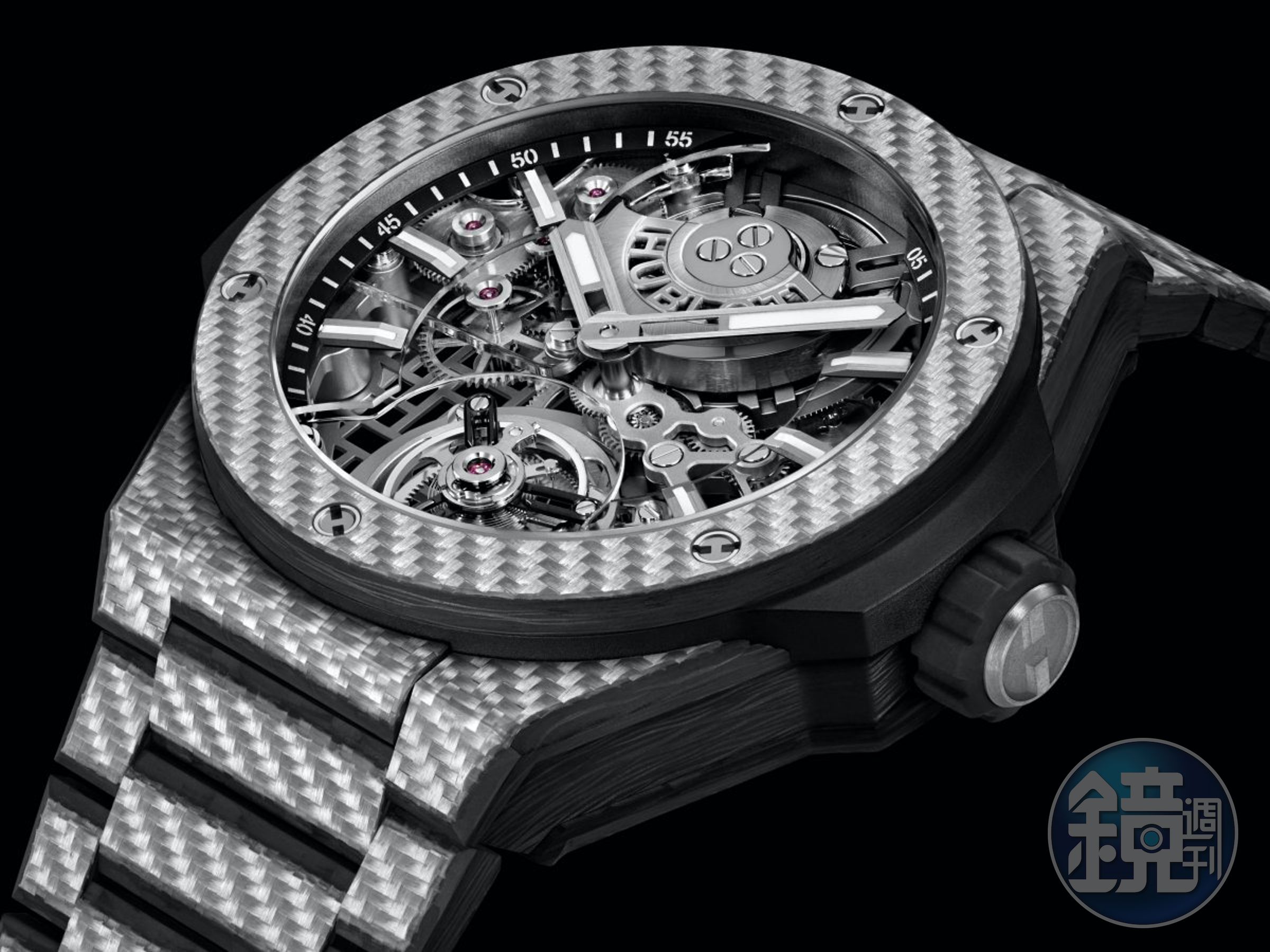 HUBLOT宇舶今年發表全新Big Bang Integrated 一體式鍊帶自動上鏈陀飛輪錶款，採用輕巧耐磨且堅固的鍍鋁碳纖維（Texalium）材質製作，整只手錶僅重68公克。定價約NT$3,924,000（限量50只）。