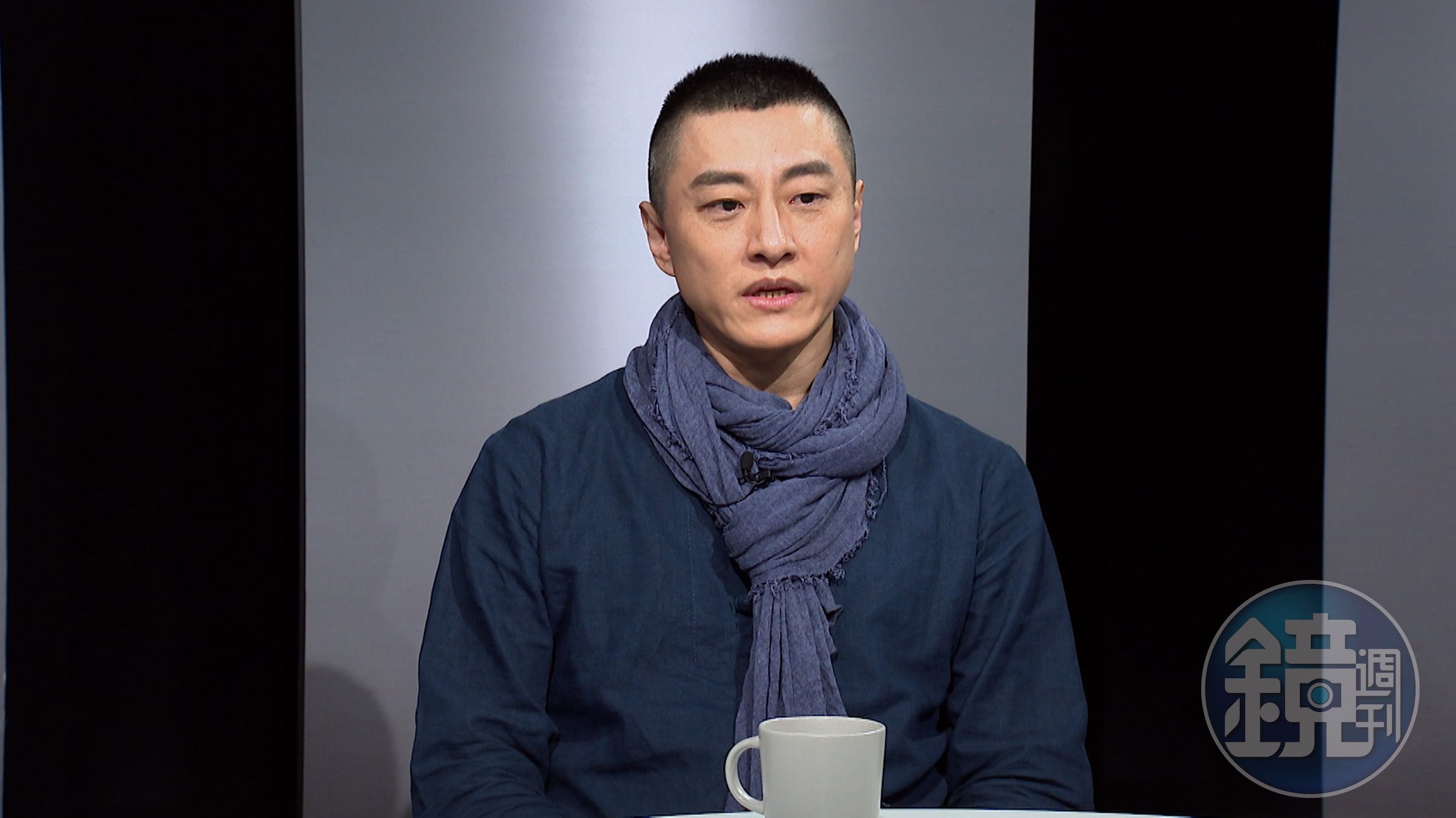 京劇演員盛鑑近期以影視作品為主,日前更客串《模仿犯》中許有為檢察官一角。(鏡電視提供)