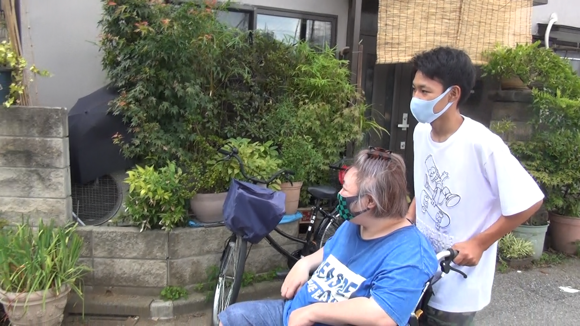 紀錄片《未成年照顧者的無聲吶喊》呈現「親職化兒童」面對的嚴酷現實。（公視提供）