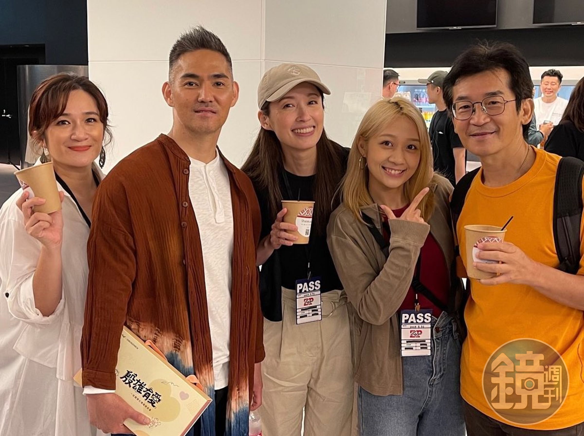 田中千繪(中)也到Zepp New Taipei支持昨晚的演出。(翻攝自田中千繪Instagram)