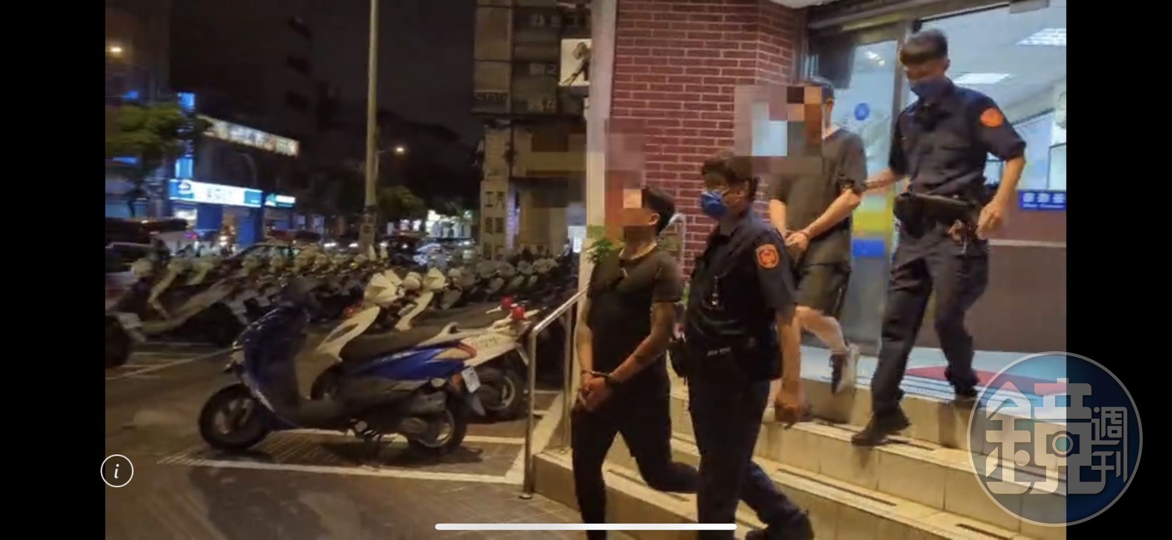 警方訊後將5人依聚眾鬥毆、妨害自由、傷害案送辦。（翻攝畫面）