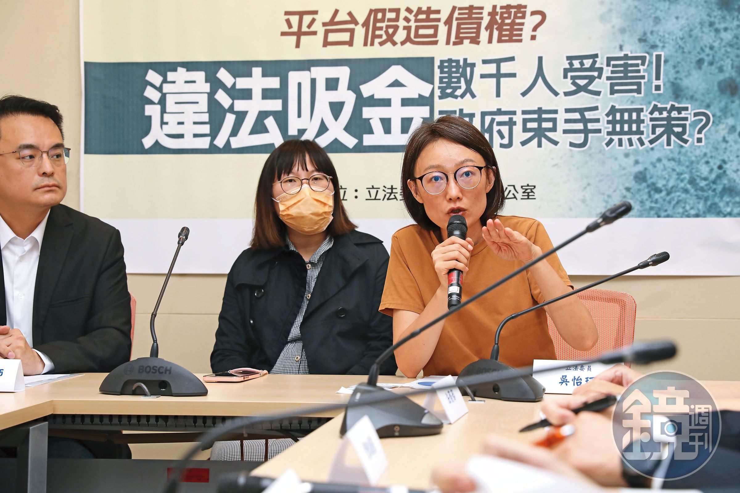 立委吳怡玎（右1）認為不一定需要立法，才能管理債權媒合平台業者。