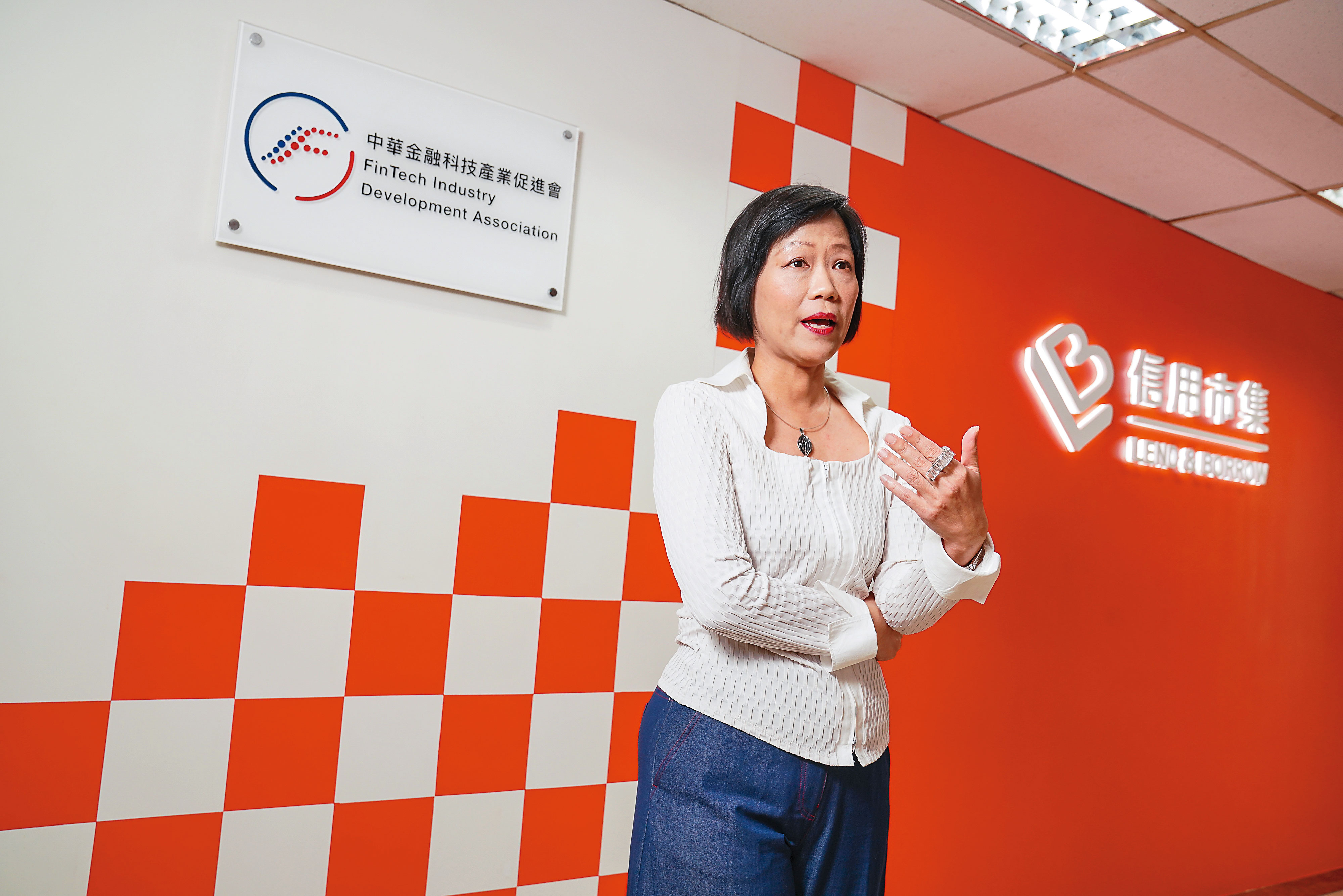 P2P業者信用市集執行長楊瑞芬呼籲，政府應儘速立法，保護合法業者。