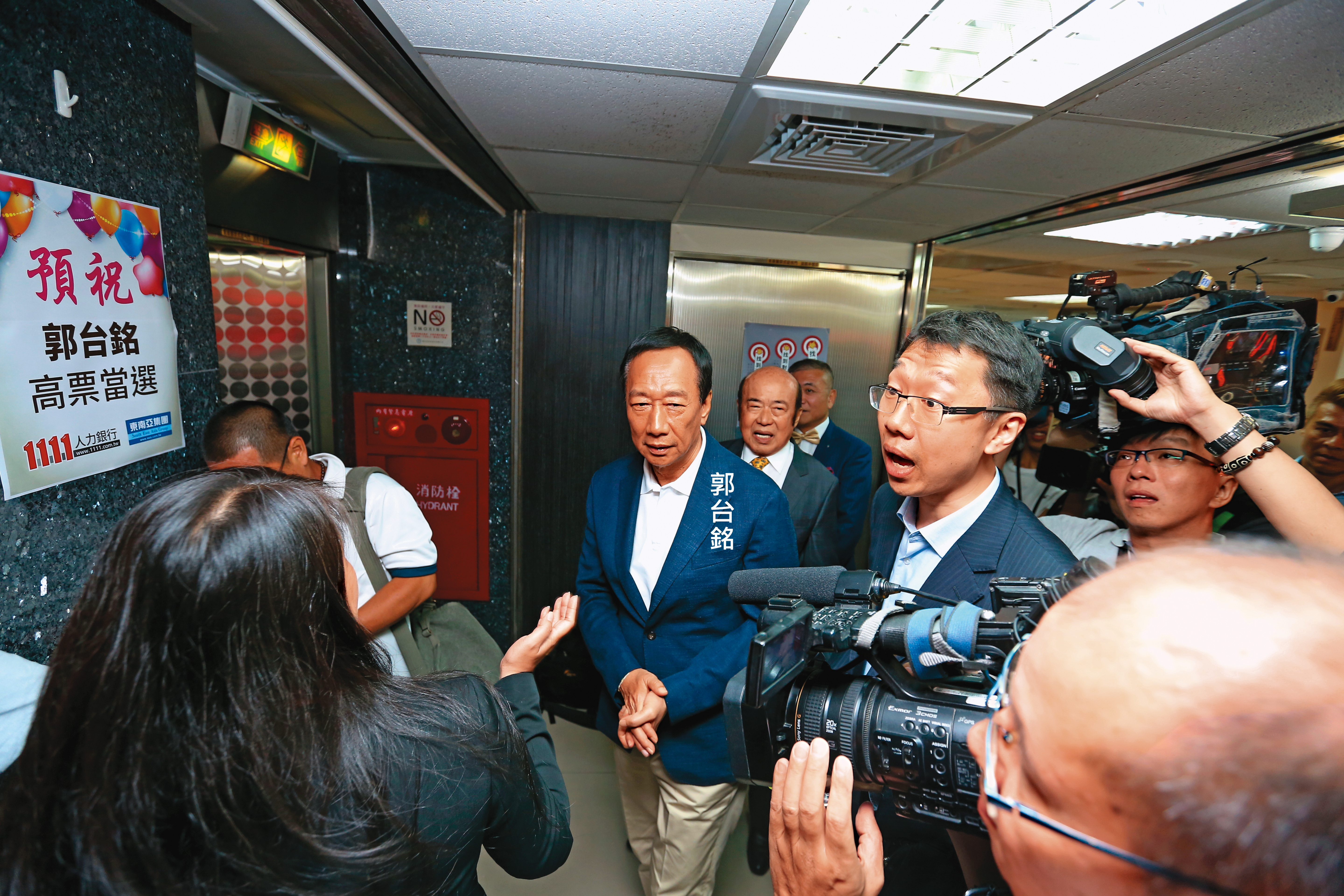 郭台銘的下一步怎麼走，內部有主戰、主和2派意見，但共識是讓郭持續保溫、擴大影響力。