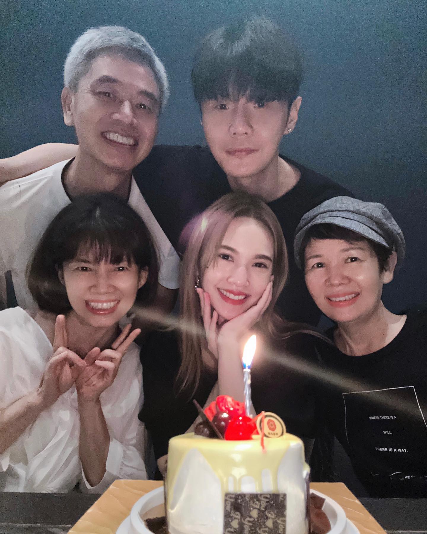 楊丞琳提前與家人過生日。(翻攝楊丞琳臉書)
