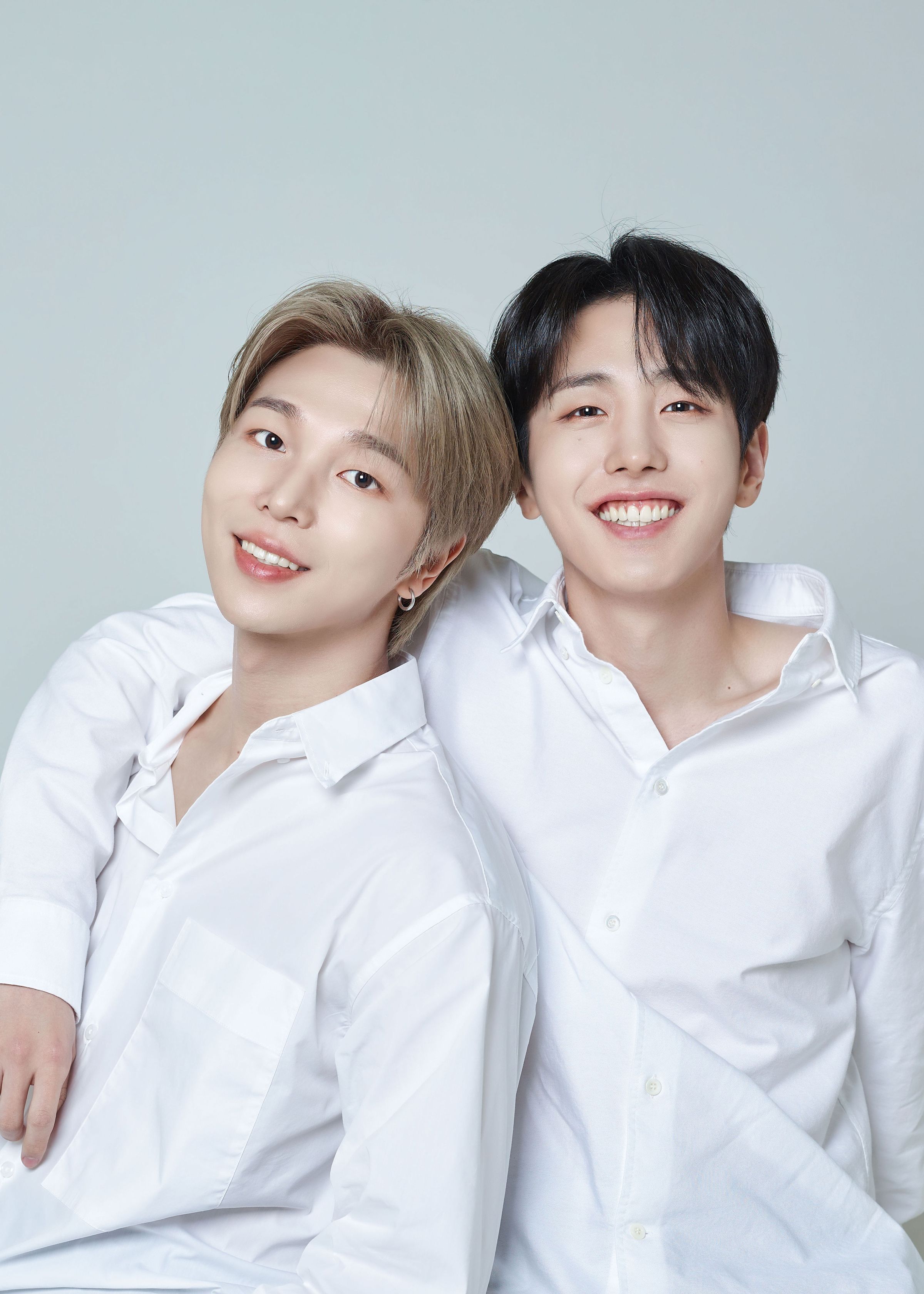 SEVENUS的兩位成員Heejae、Ireah在《PEAK TIME》初舞台演唱〈HELLO〉令大家印象深刻。(華藝提供)