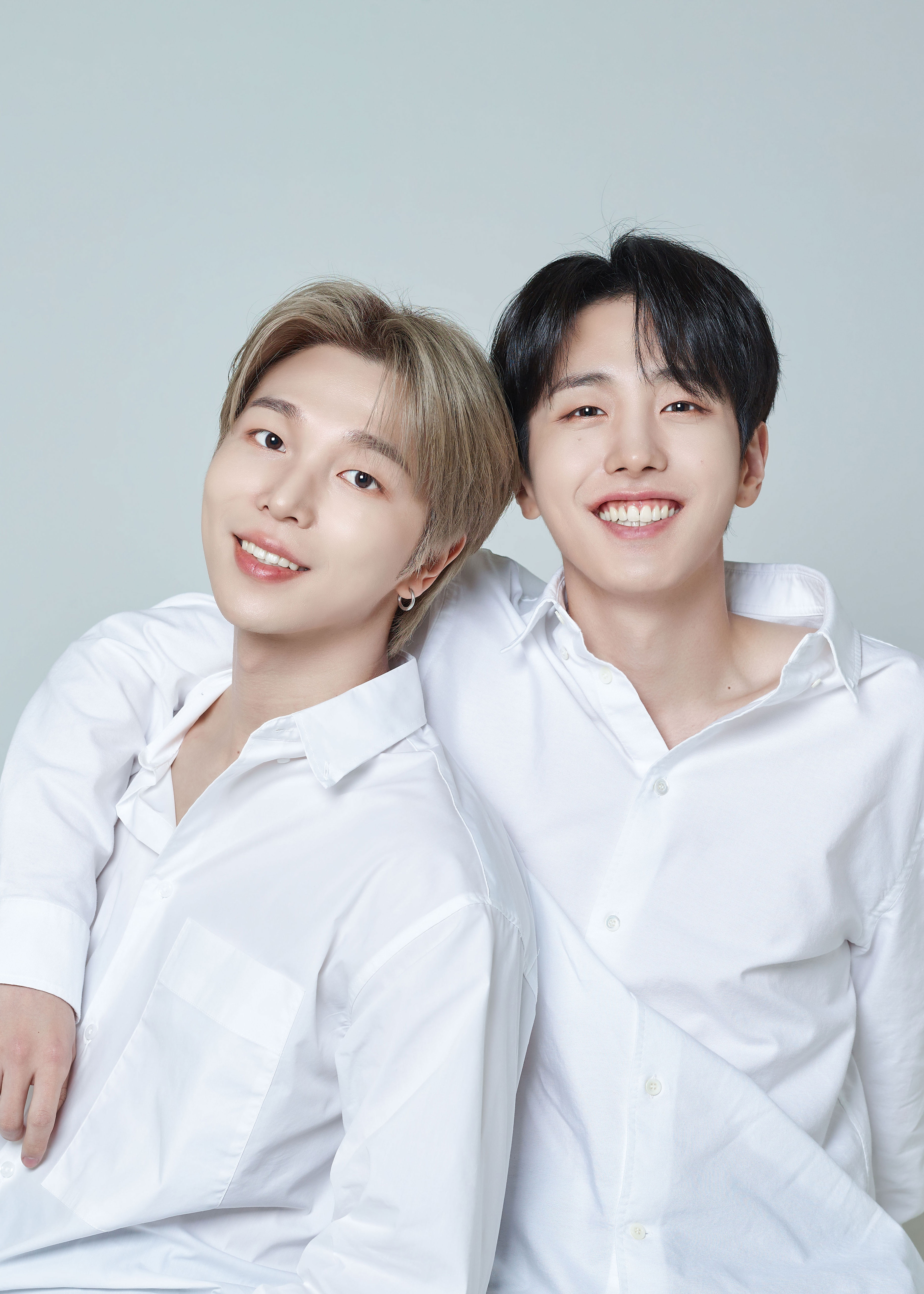 SEVENUS的兩位成員Heejae、Ireah在《PEAK TIME》初舞台演唱〈HELLO〉令大家印象深刻。（華藝提供）