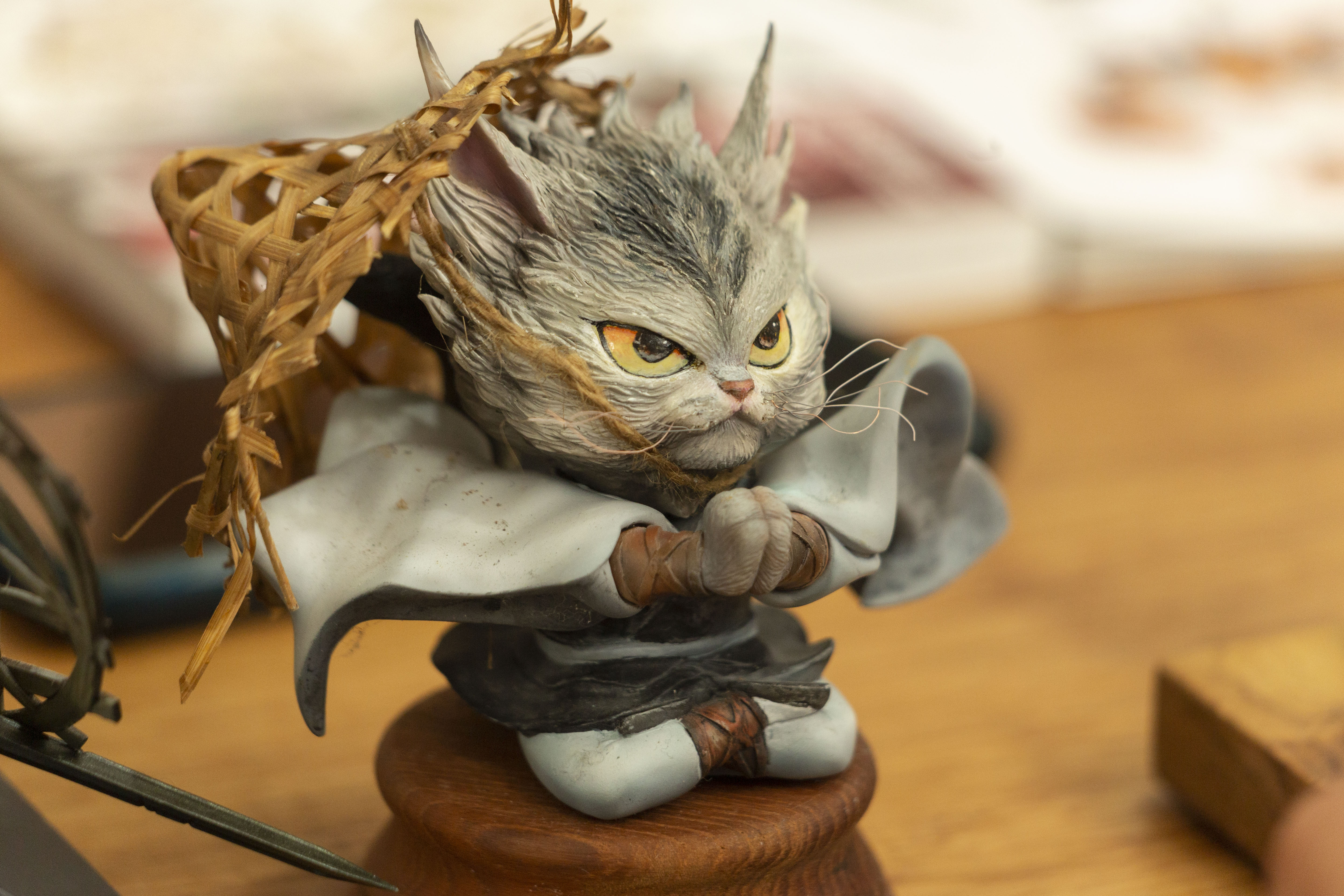 《貓劍客》的貓神布布極受讀者喜愛，曾開發展示模型及手作玩具。