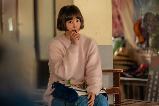 李奈映主演新劇《朴河京旅行記》帶著觀眾一起展開療癒之旅。(翻攝自JTBC NEWS)