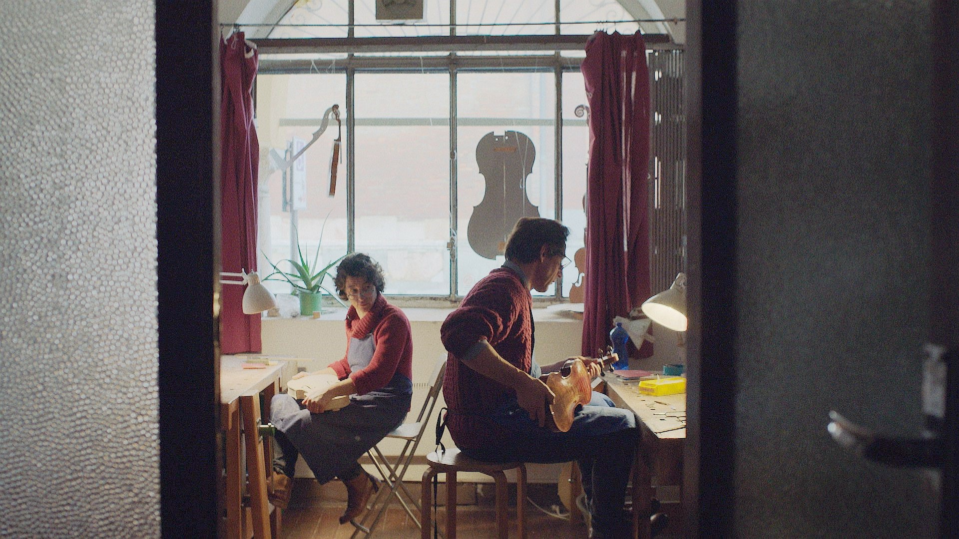 加斯帕柏夏德與妻子在義大利製琴名鎮「克雷莫納」開設知名的提琴工作坊。（海鵬提供）