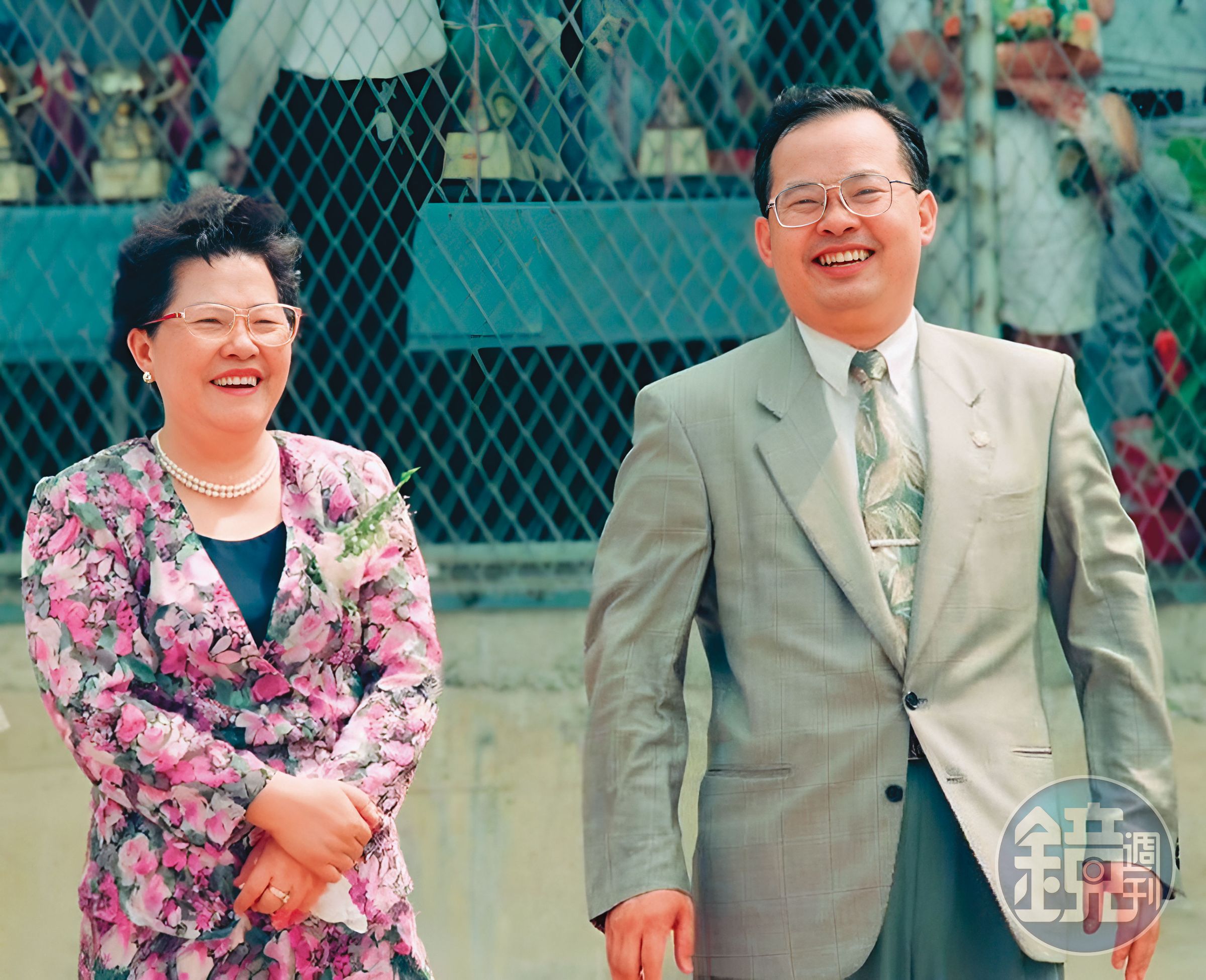 高苑科大原是高雄余家班成立,前內政部長余政憲(右)的母親余陳月瑛(左)是創辦人。(翻攝余政憲臉書)