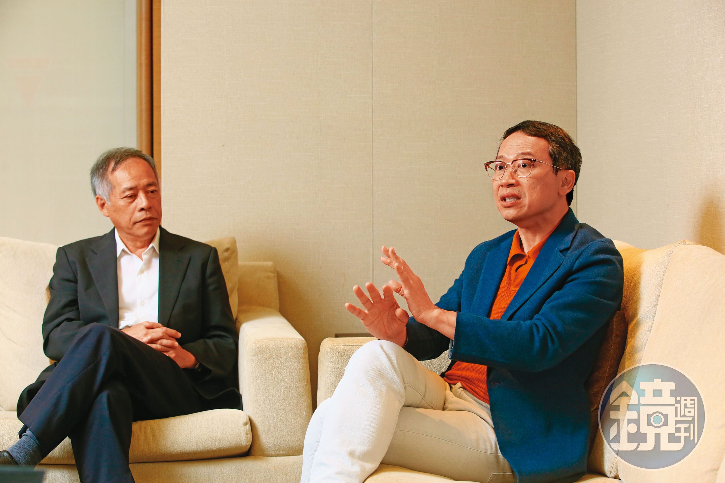 台鋼董事長王炯棻(右)和高苑科大新任董座林輝政(左)說,預估要花1、2年整頓高苑科大。