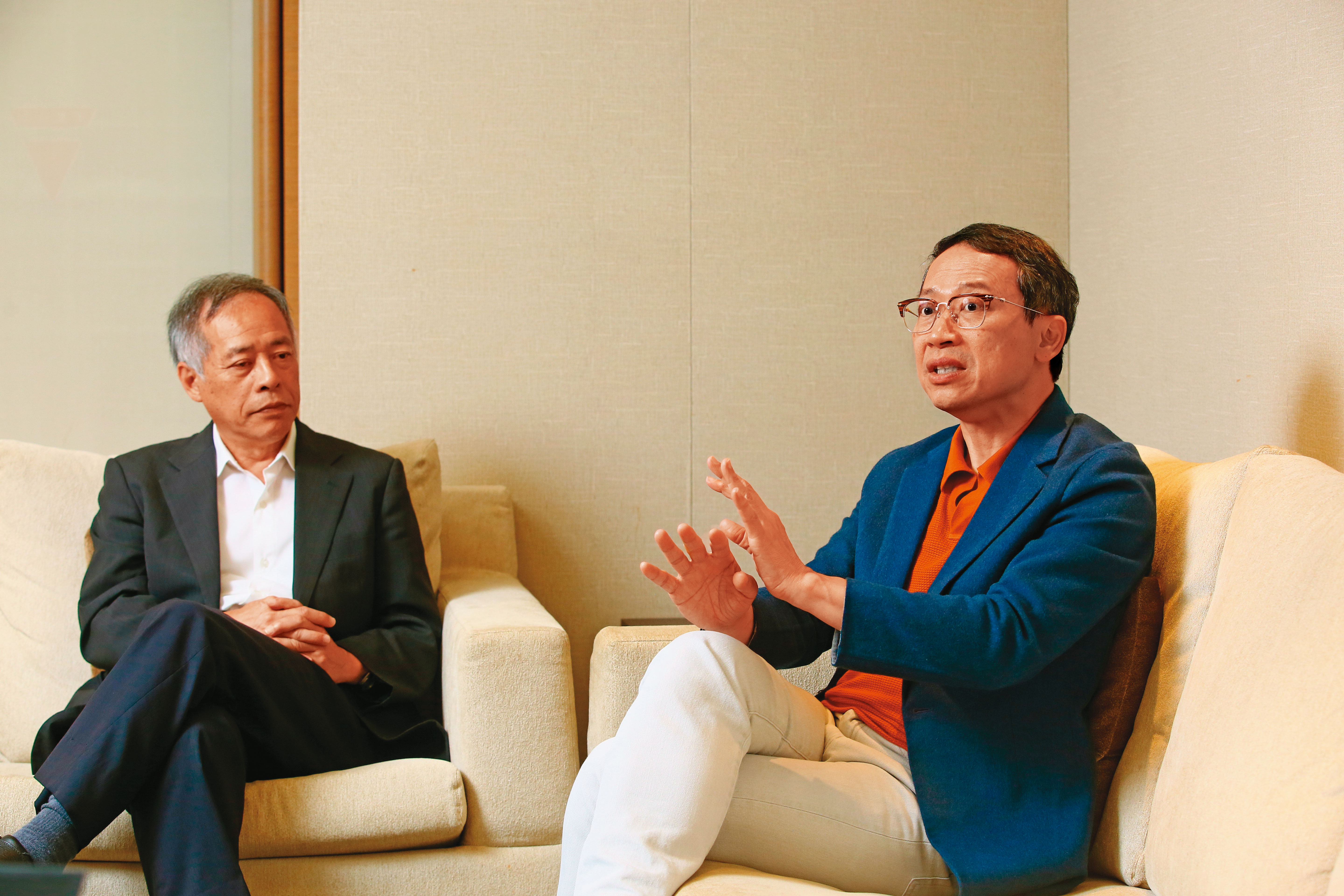 台鋼董事長王炯棻（右）和將走馬上任的高苑科大董座林輝政（左）說，預估要花1到2年整頓。