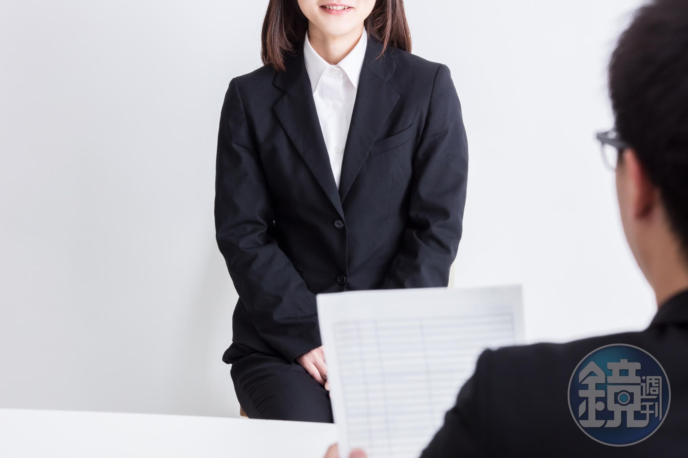 中國上海徐玲玲夫婦兩年間入職300家公司，每天不停面試，發展下線抽成賺取暴利。（示意圖，photoAC）