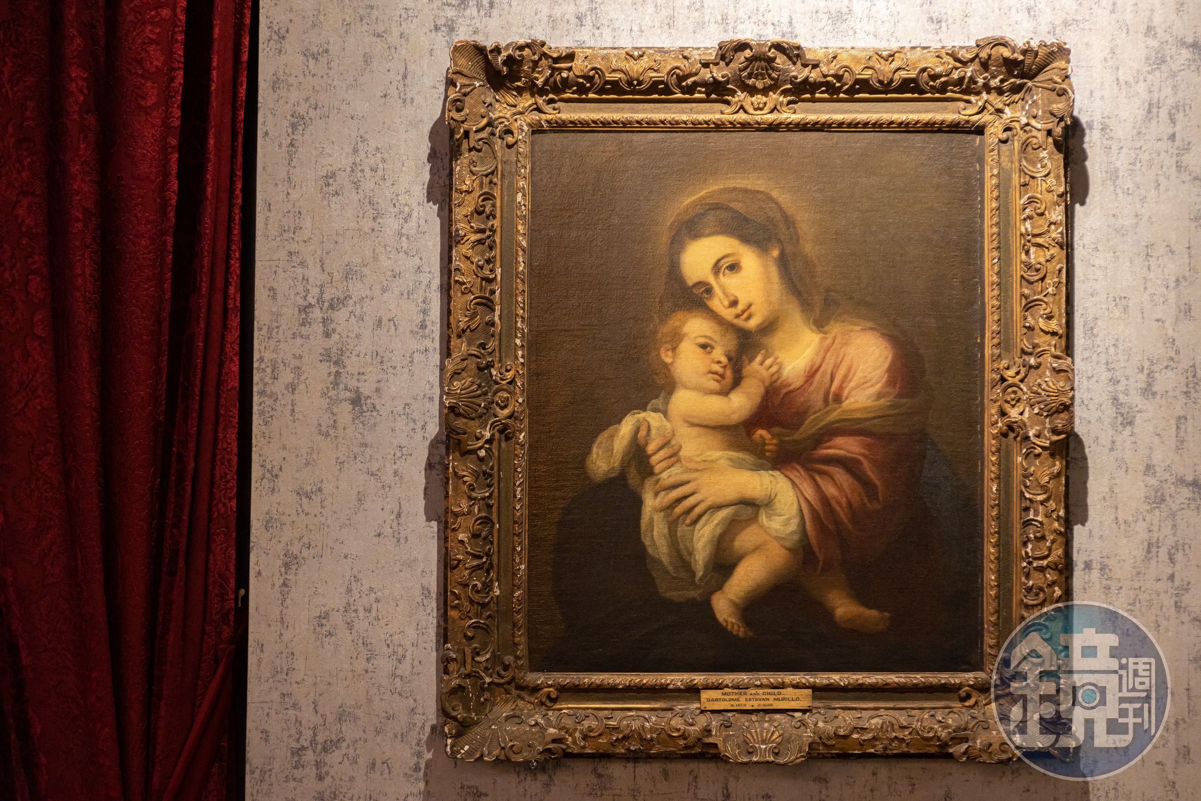 畫家習作真跡《母與子》(Mother and Child),眼睛的畫法與蒙娜麗莎類似,讓人走到哪兒都有被凝視的感覺。