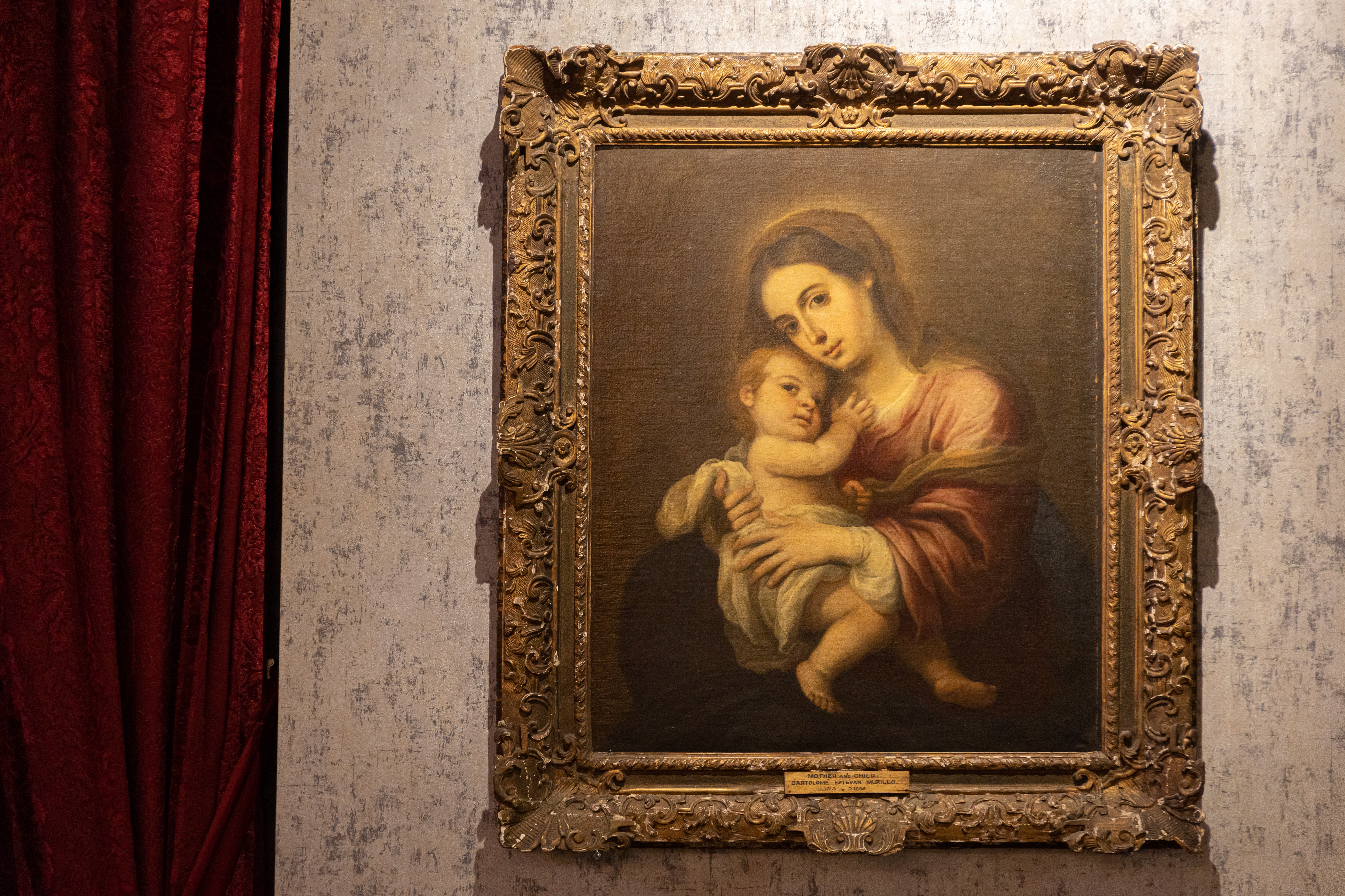 畫家習作真跡《母與子》（Mother and Child），眼睛的畫法與蒙娜麗莎類似，讓人走到哪兒都有被凝視的感覺。