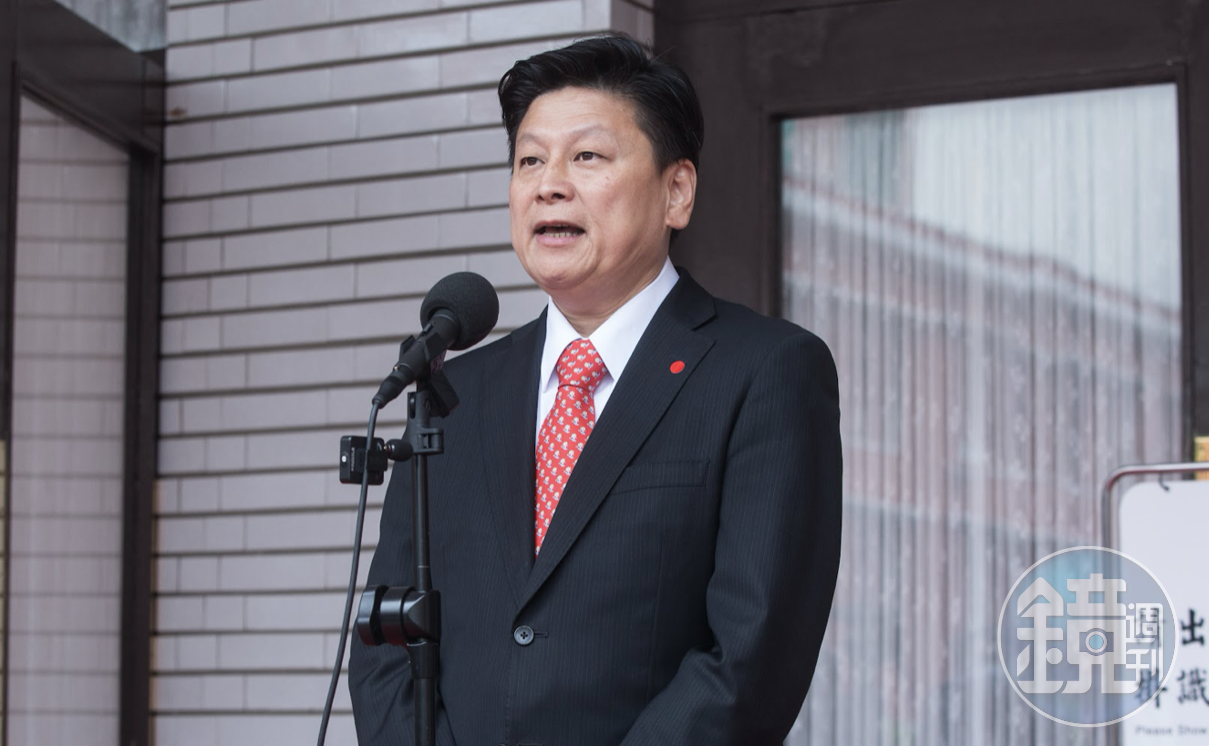 董成瑜在臉書揭露於2014年曾被藍營時任縣長、現為立委的政治人物性騷擾。按照其描述背景，外界猜測該名性騷擾犯為傅崐萁，傅崐萁也對此回應。（資料照）