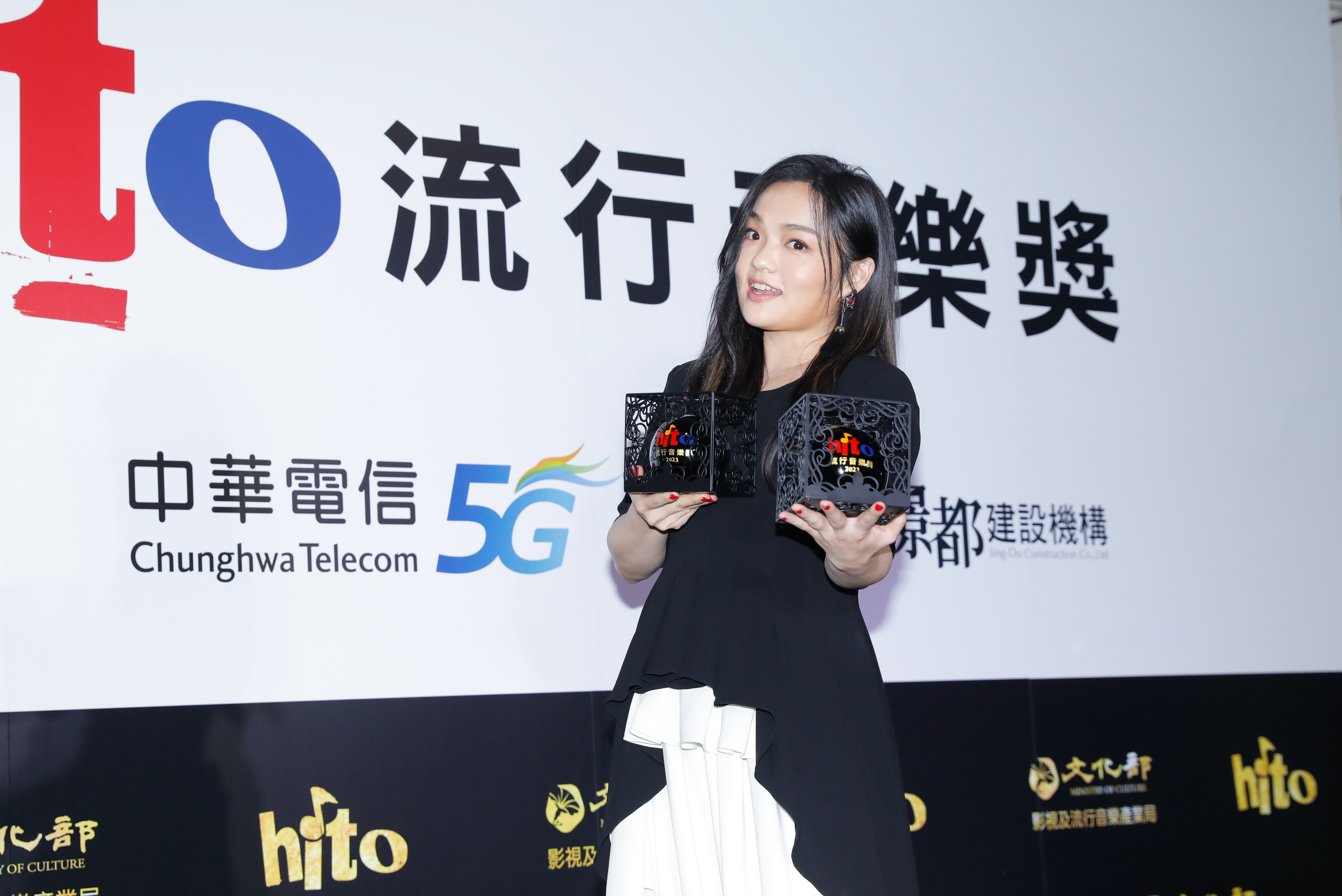 徐佳瑩憑專輯《給》入圍金曲34歌后。