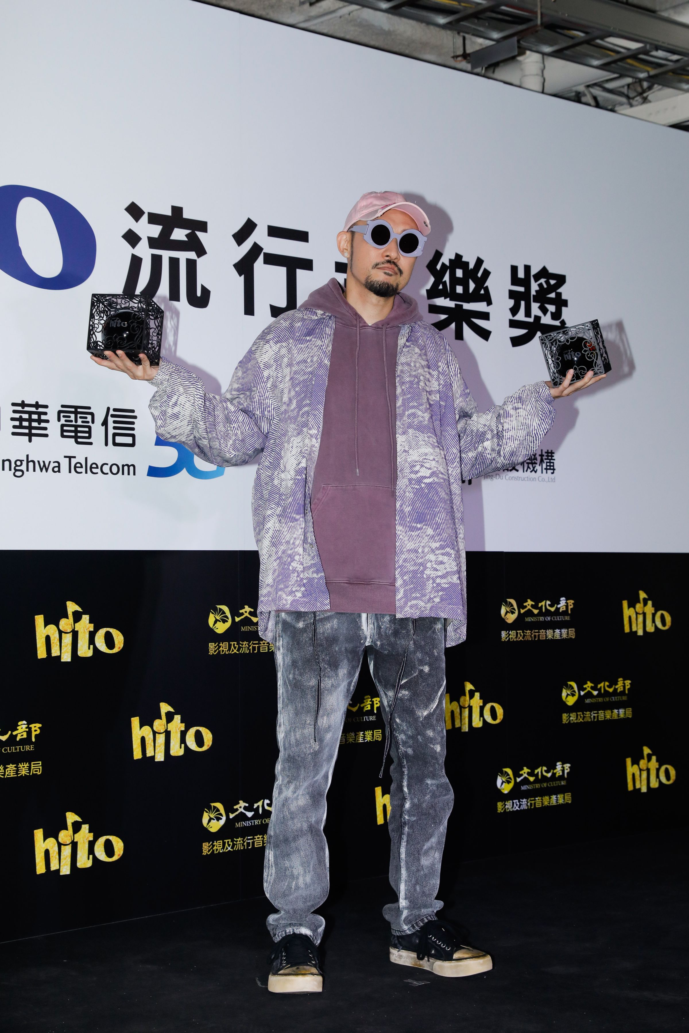 入圍金曲歌王,MC HotDog熱狗一切隨緣。