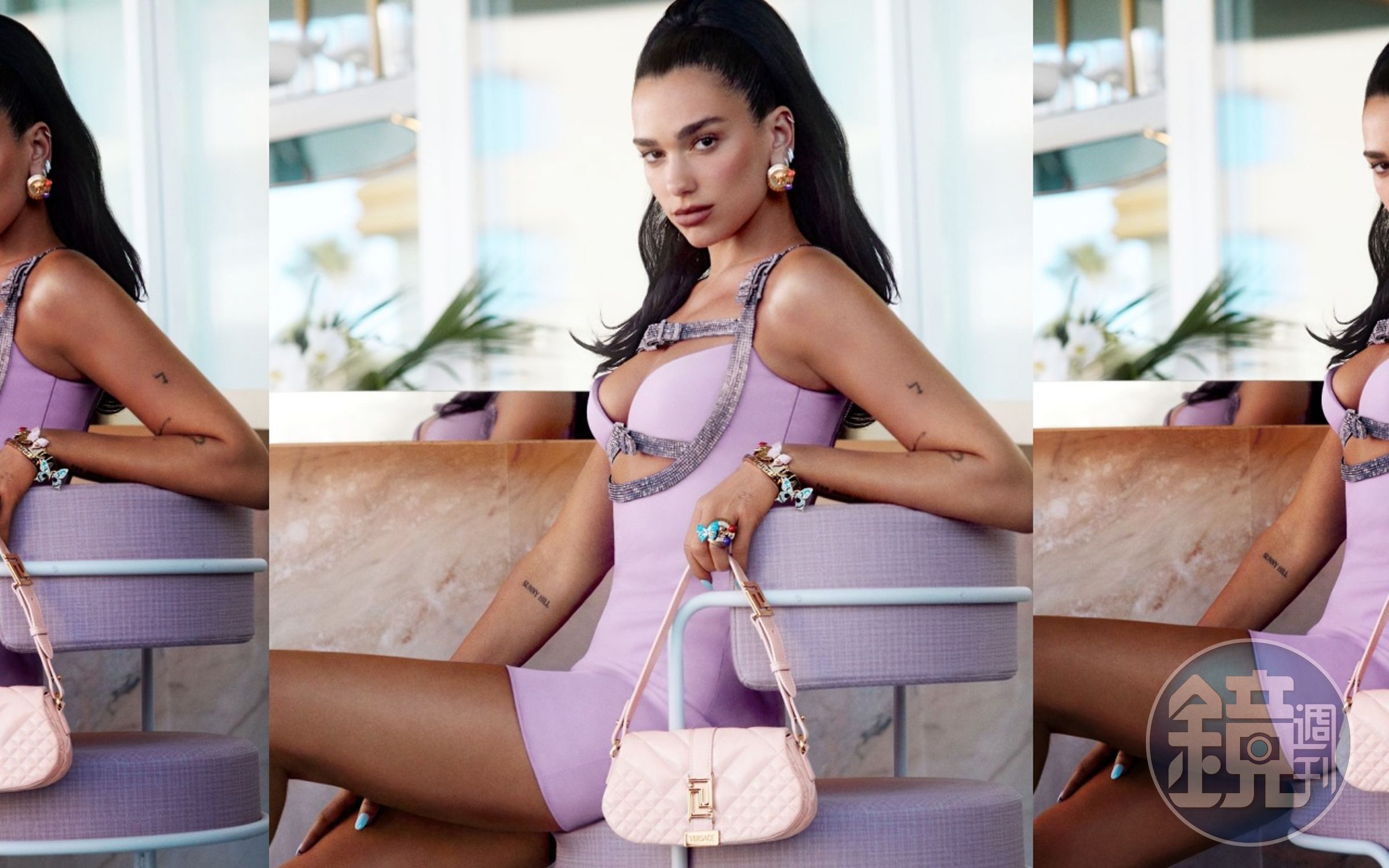 女歌手Dua Lipa(杜娃·黎波)手上拿著的Greca Goddess淺粉色迷你肩背包,正是本月VERSACE會將部分收益捐贈給EJAF的包款。(VERSACE提供)
