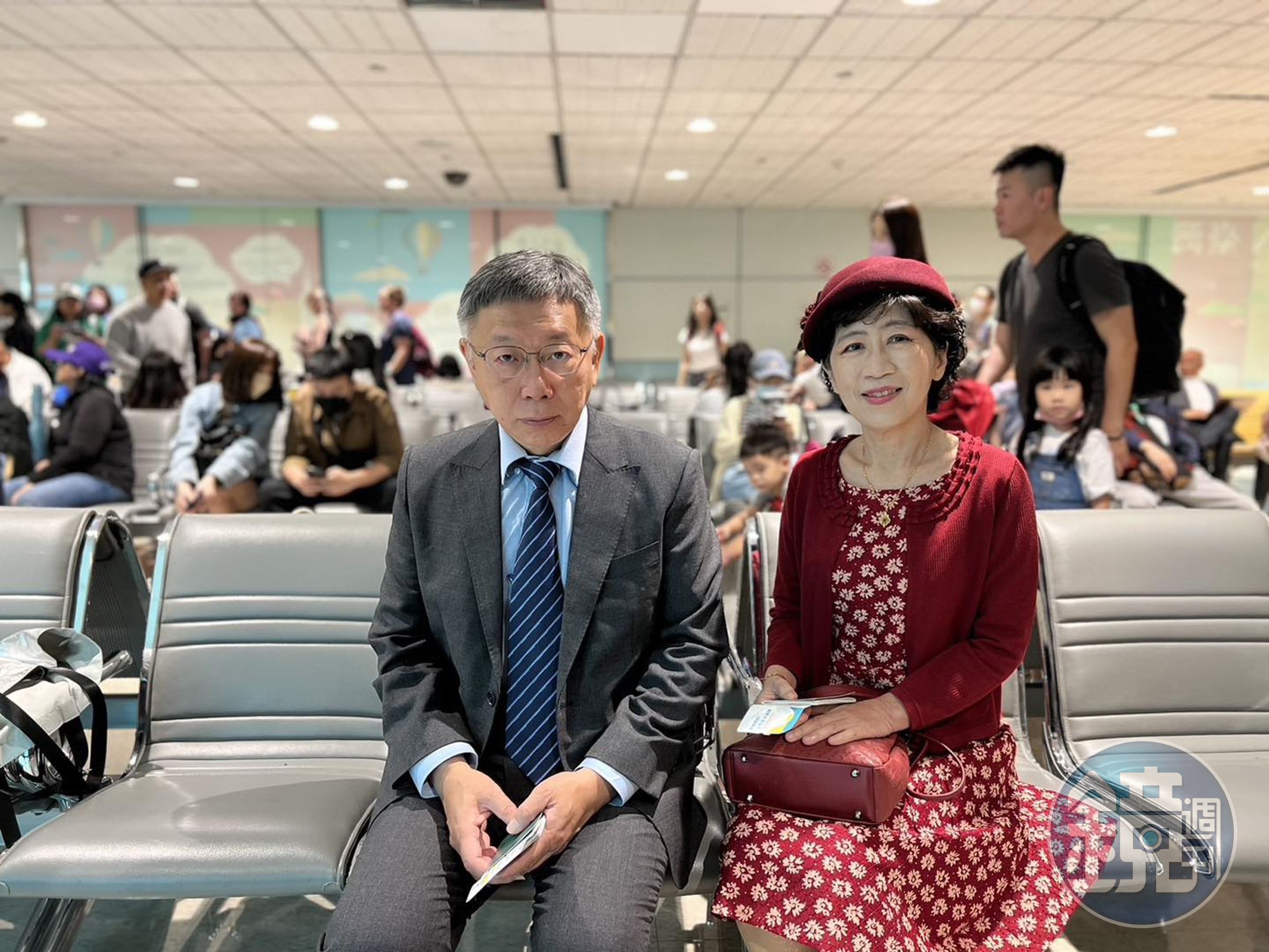 民眾黨主席柯文哲與夫人陳珮琪今晨前往桃園國際機場,搭機前往日本進行訪問。(翻攝自柯文哲臉書)