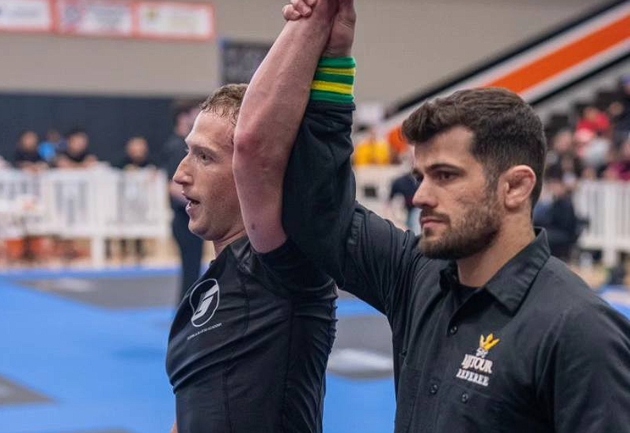 馬克祖克柏參加巴西柔術比賽，卻被爆料在比賽中被勒暈，他和公司急忙否認這項說法。（翻攝自Mark Zuckerberg臉書）