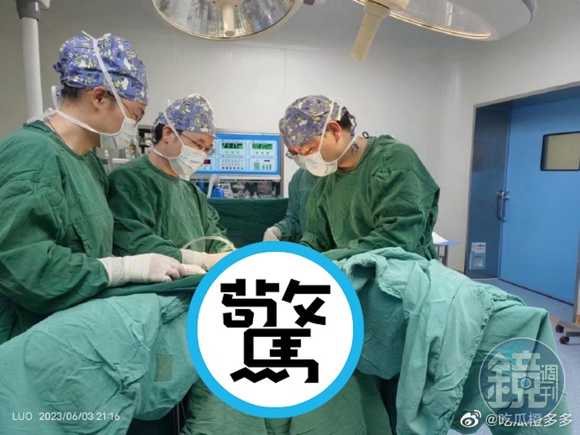 慎入!男野外跳水「太精準」,超長竿直插下體大爆菊。(翻自微博)