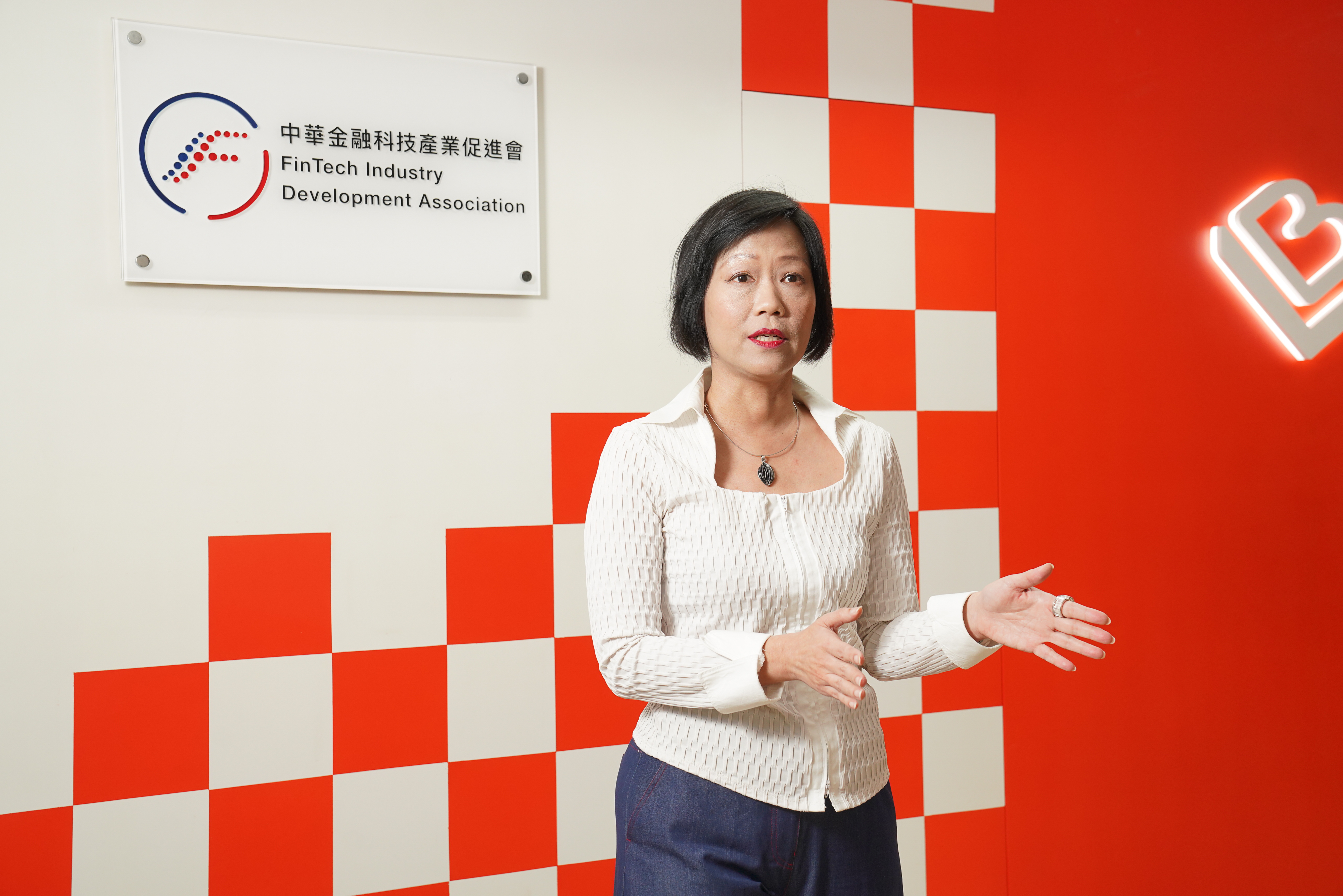 中華金融科技促進會理事長楊瑞芬強調，P2P平台若有附買回制度，是不可信任的。