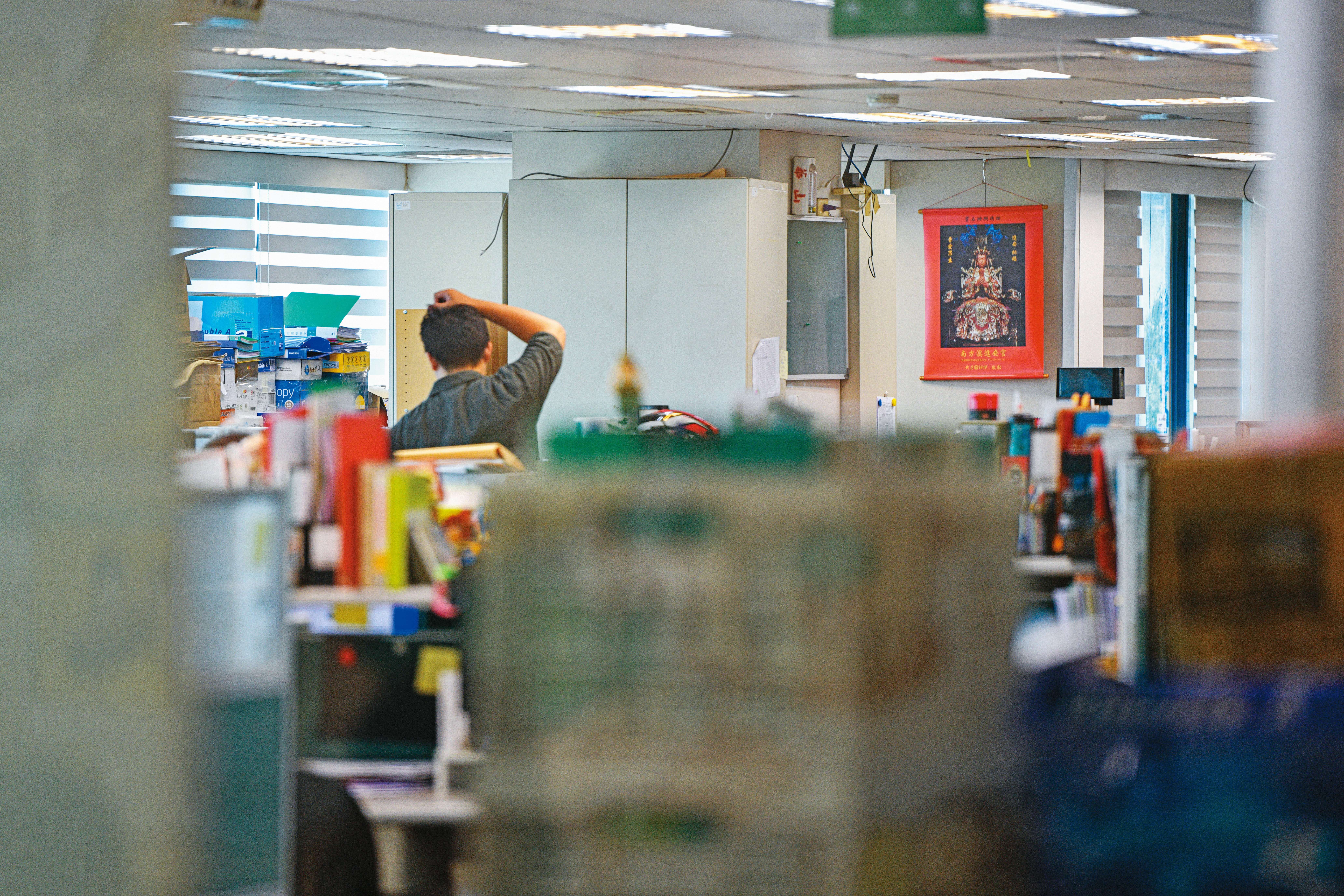 民進黨遭一連串性平案重創，中央黨部辦公室氣氛沉重。