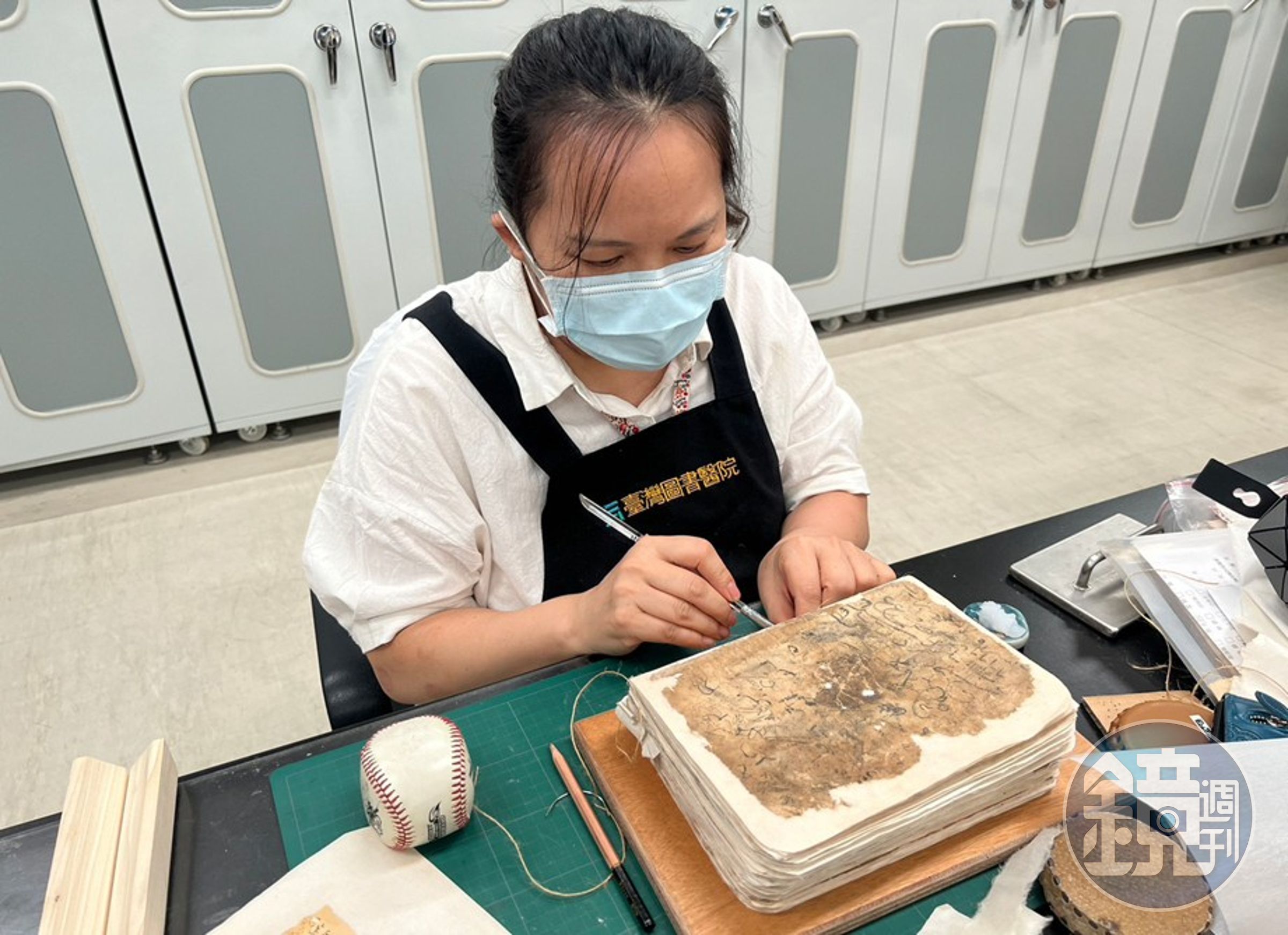500年回教古蘭經，經三年修復完成送回靜思精舍。（慈濟基金會提供）