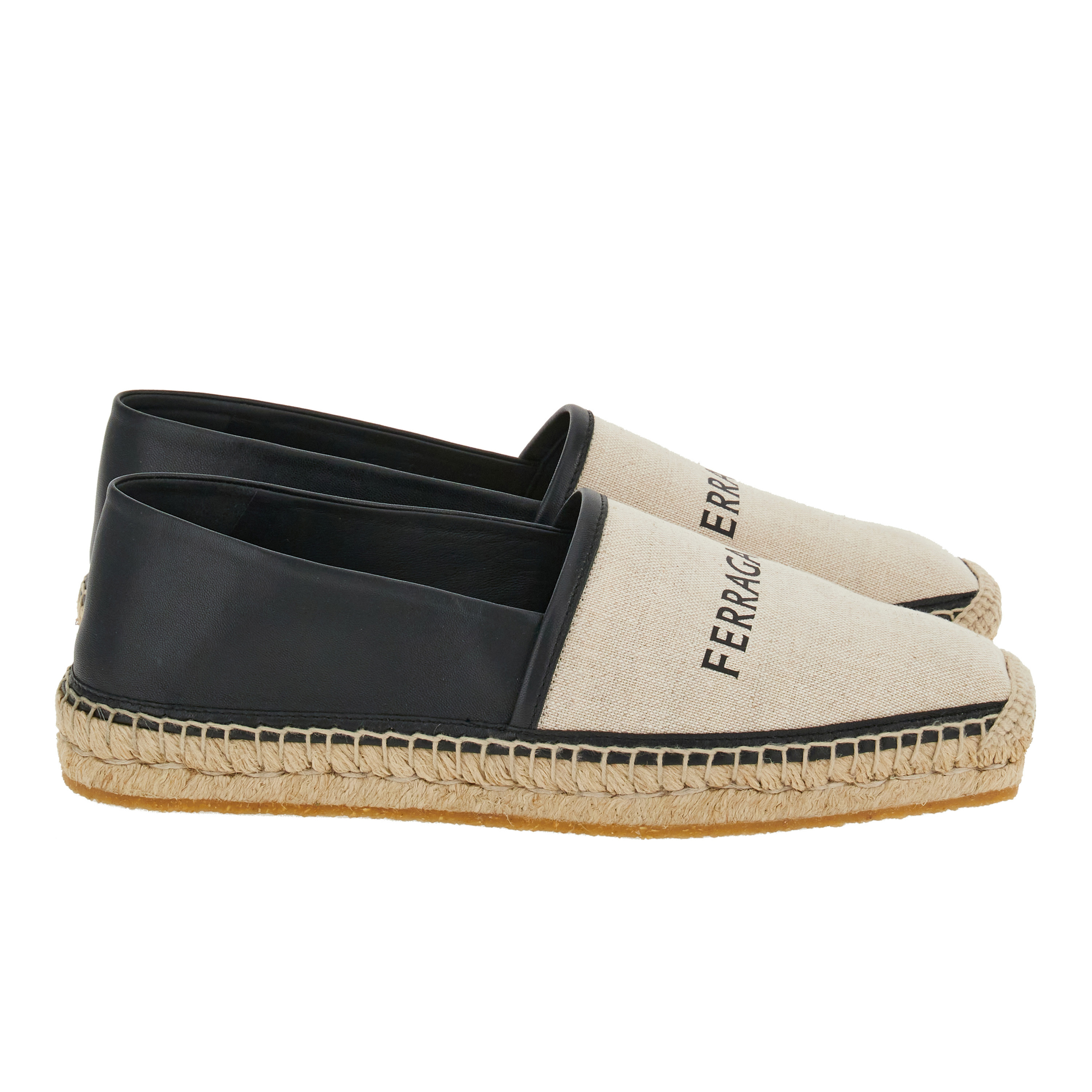 帆布Logo皮革草編鞋。NT$25,500（FERRAGAMO提供）