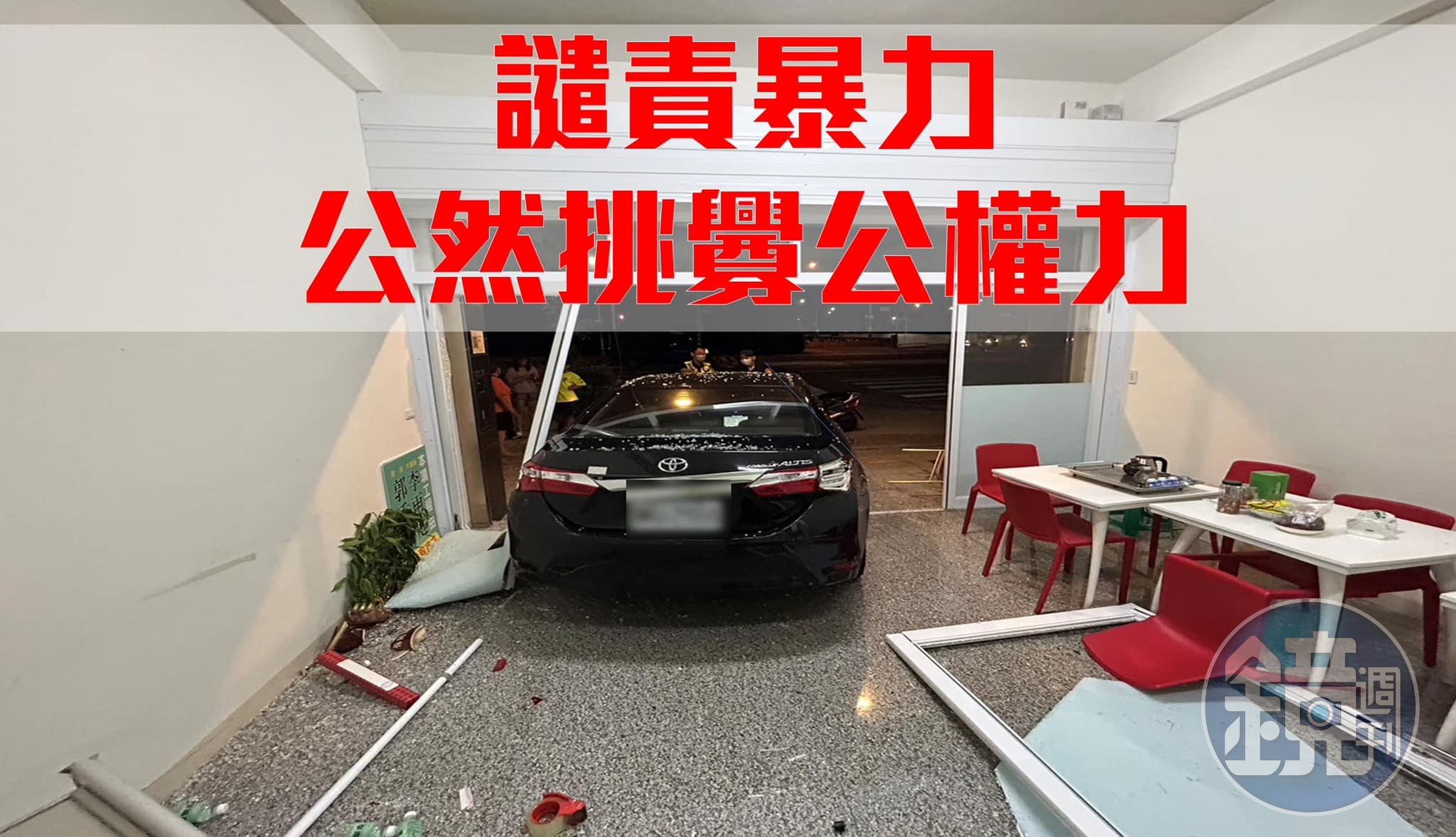 高雄市議員李雨庭的服務處遭債務協商的當事人開車衝撞。（翻攝自李雨庭臉書）