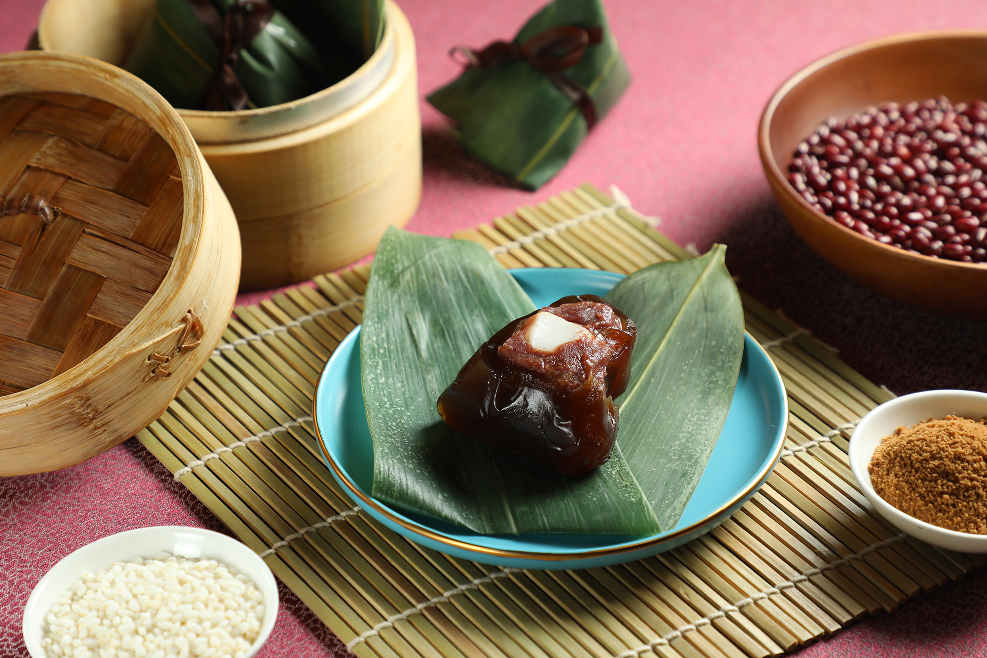 「黑糖紅豆麻糬冰粽」是台北福華大飯店端午節最熱賣的甜粽口味。（108元／顆）