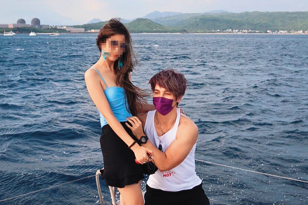 口罩男（右）和樂兒（左）結婚11年，如今甜蜜不再。（翻攝自口罩男IG）