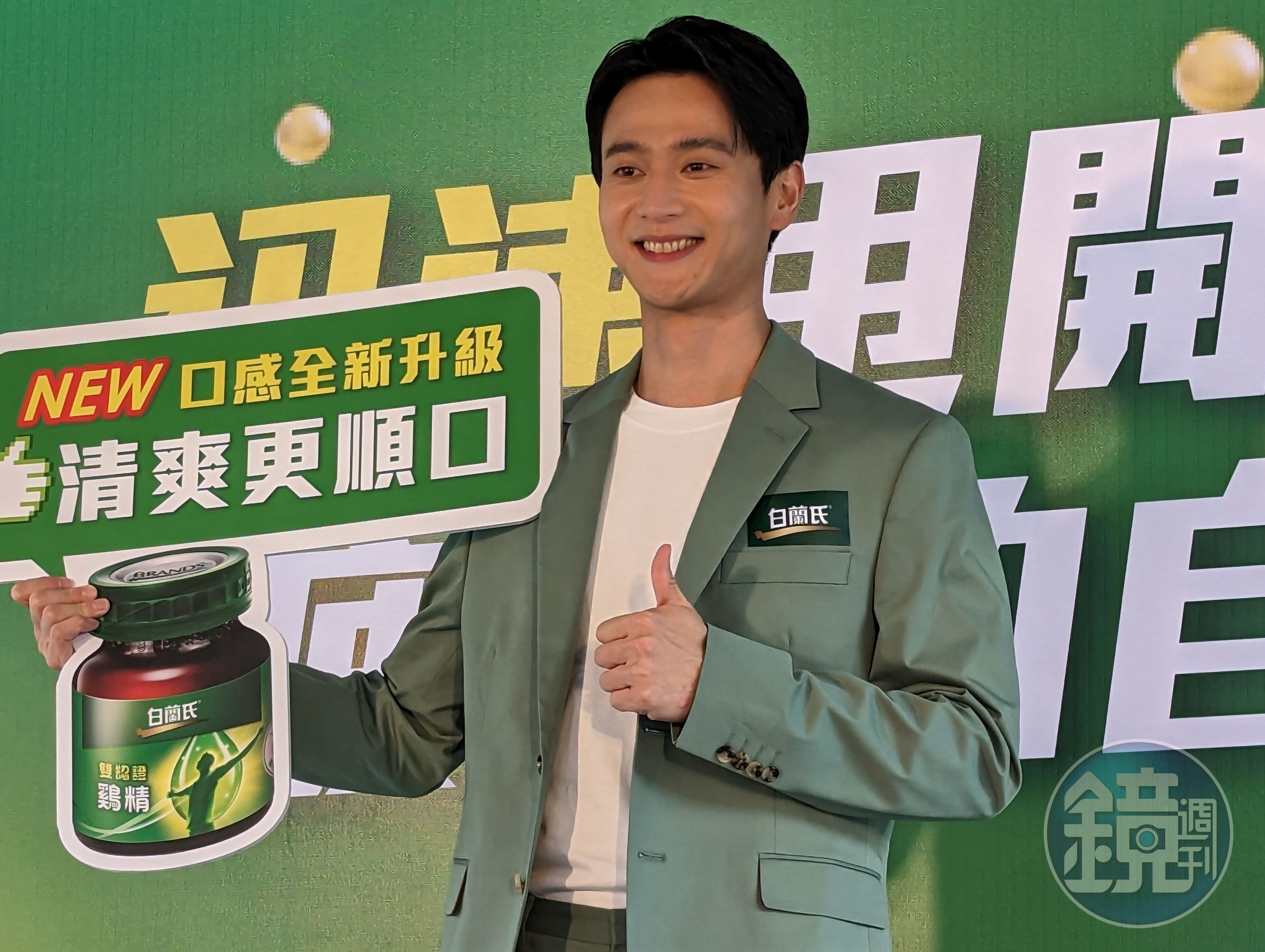 劉冠廷擔任雞精代言人,自言前一陣子為舞台劇忙到昏天暗地,那陣子天天都在喝雞精。