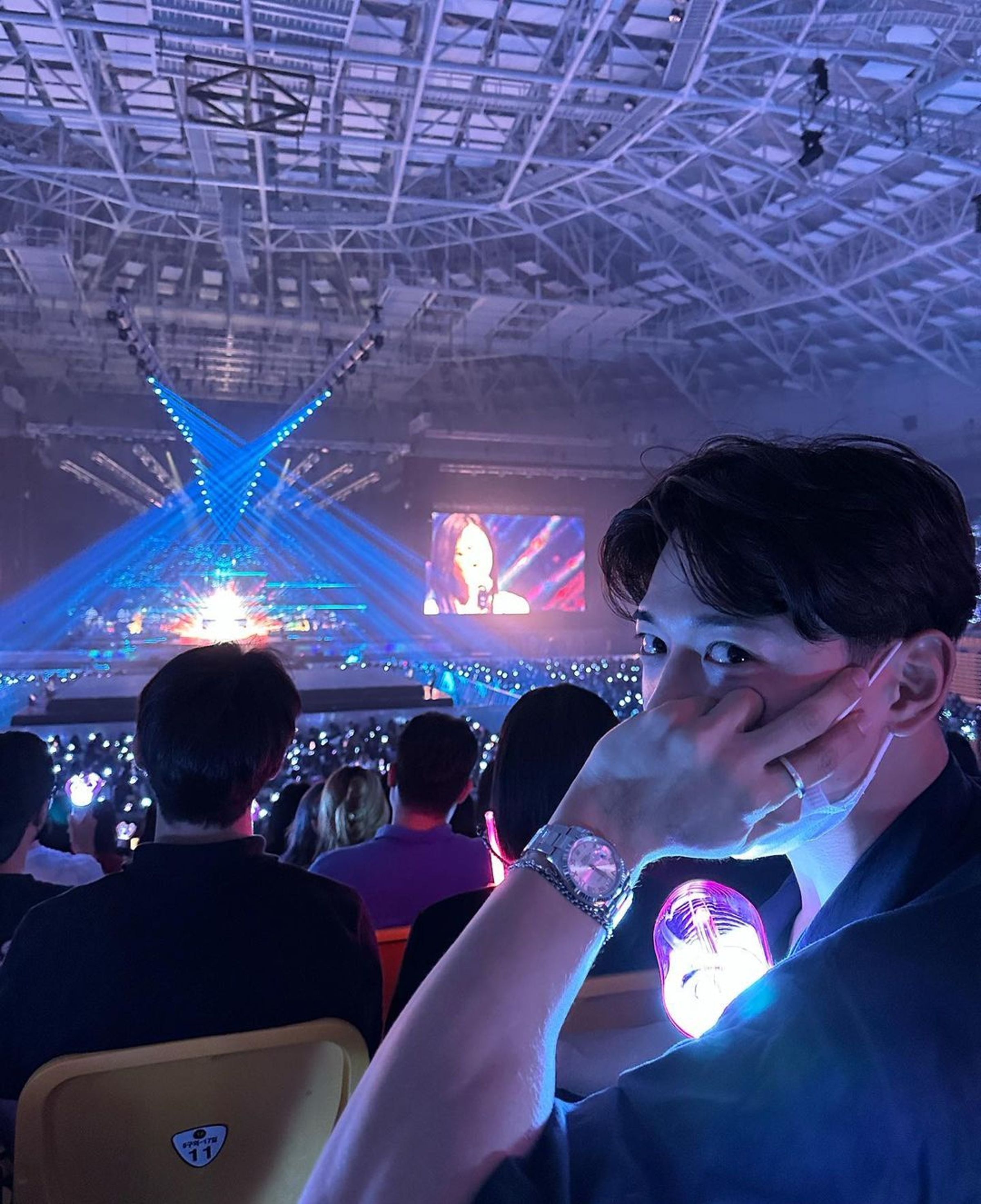 蒂芬妮拍下朝聖太妍演唱會的「SHINee」珉豪。(翻攝自蒂芬妮nstagram)