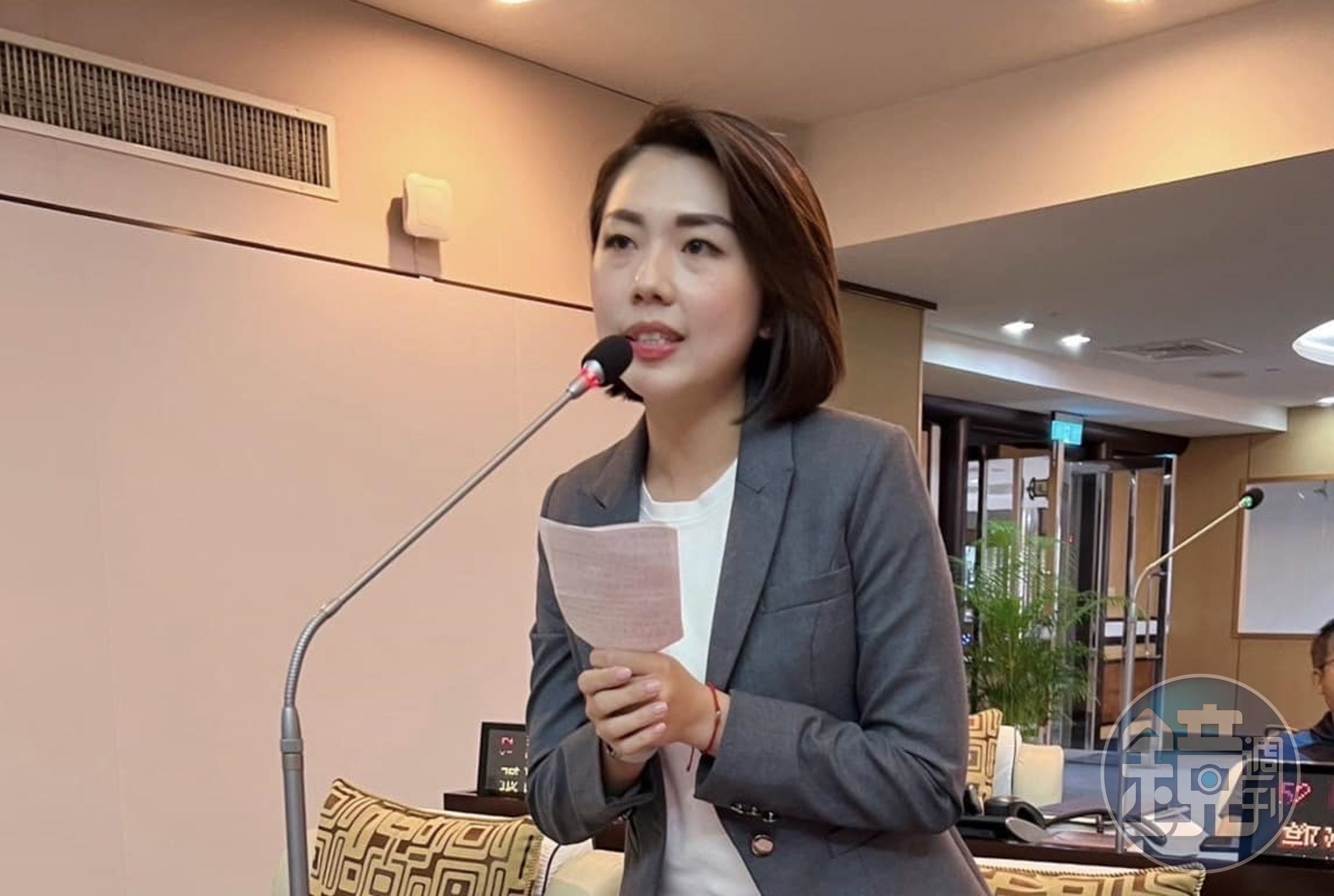 林依婷為聘用有性騷前科的易俊宏擔任助理致歉。（翻攝自林依婷 Lin Yi-Ting臉書）