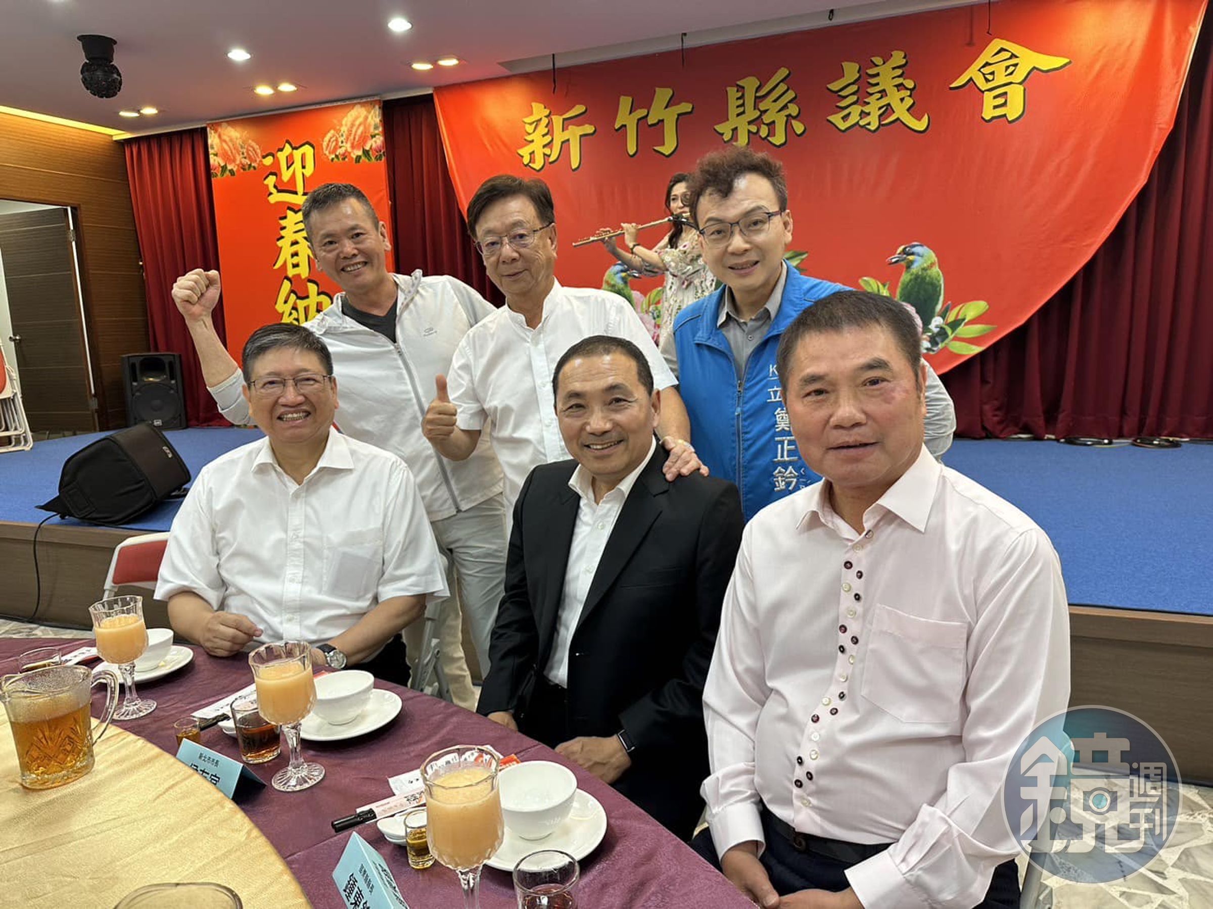 林為洲(後排左)表示,侯友宜(前排中)這次拜會請益獲得很多建議,希望再創政黨輪替。(翻攝自林為洲臉書)