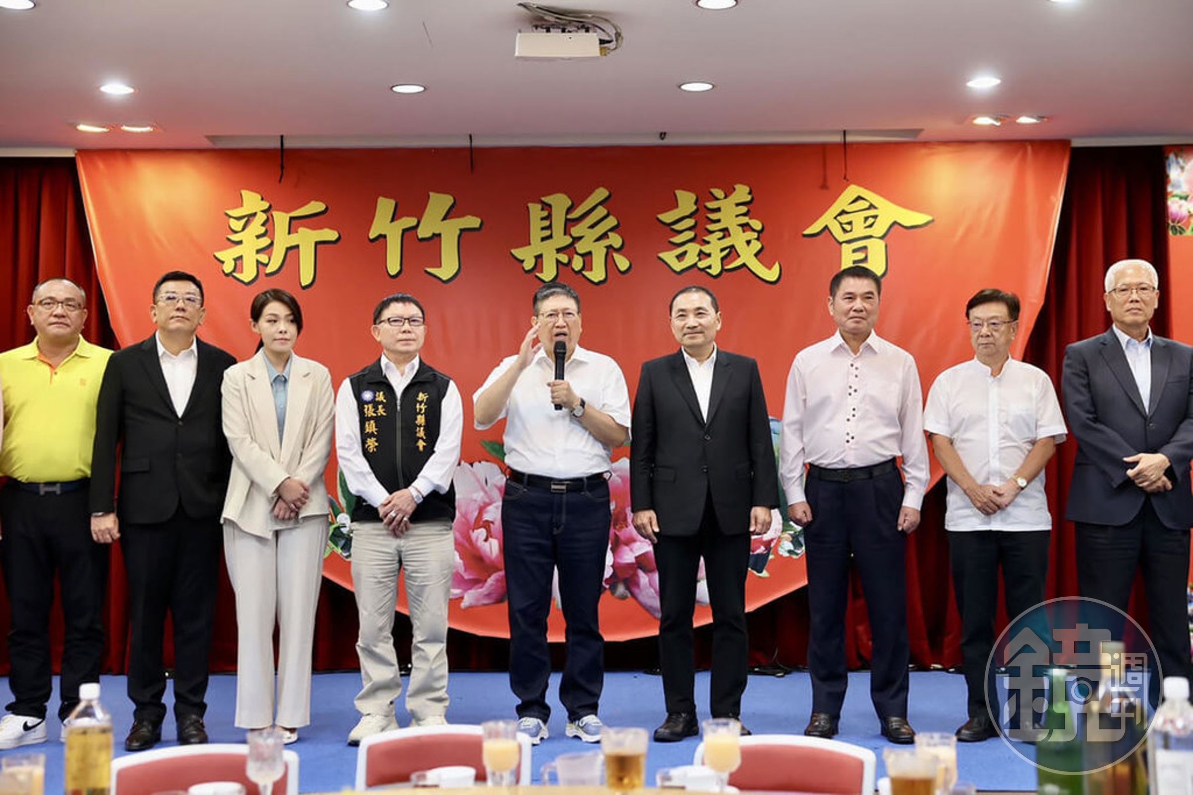 侯友宜昨赴新竹縣議會參加竹竹苗在地首長、民代的聯誼活動,被視為整合黨內各派勢力,就連民眾黨新竹市長高虹安也一同現身。(侯競辦提供)