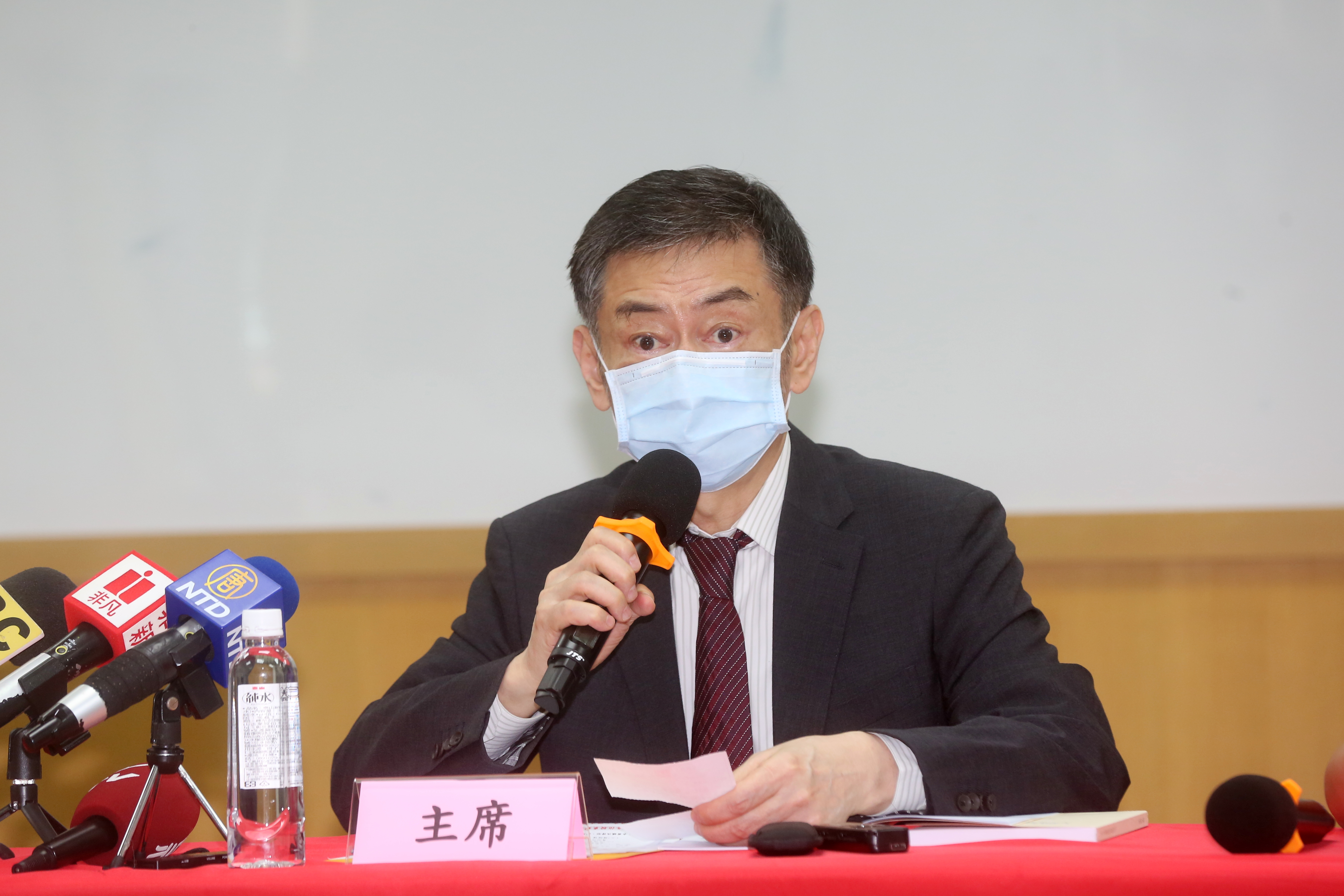 林恩平透露，潛望式內對焦鏡頭具高毛利，更透露混合式鏡頭有望年底出貨。