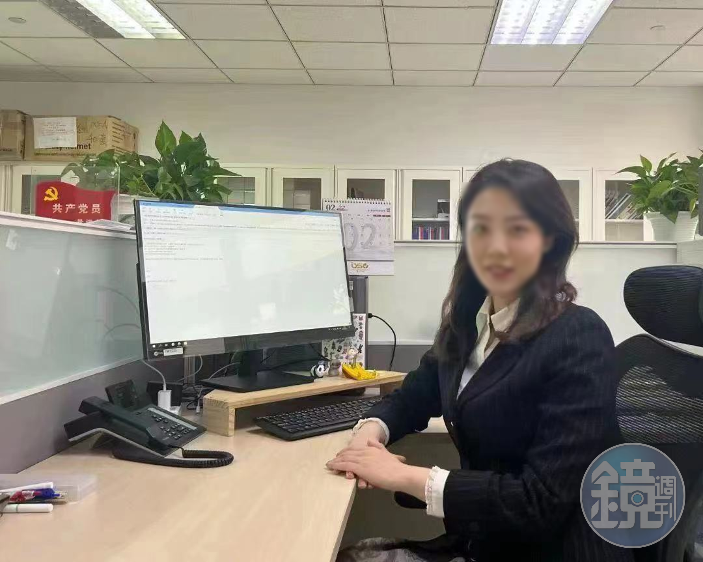 網友起底正妹背景不單純。(翻自推特)