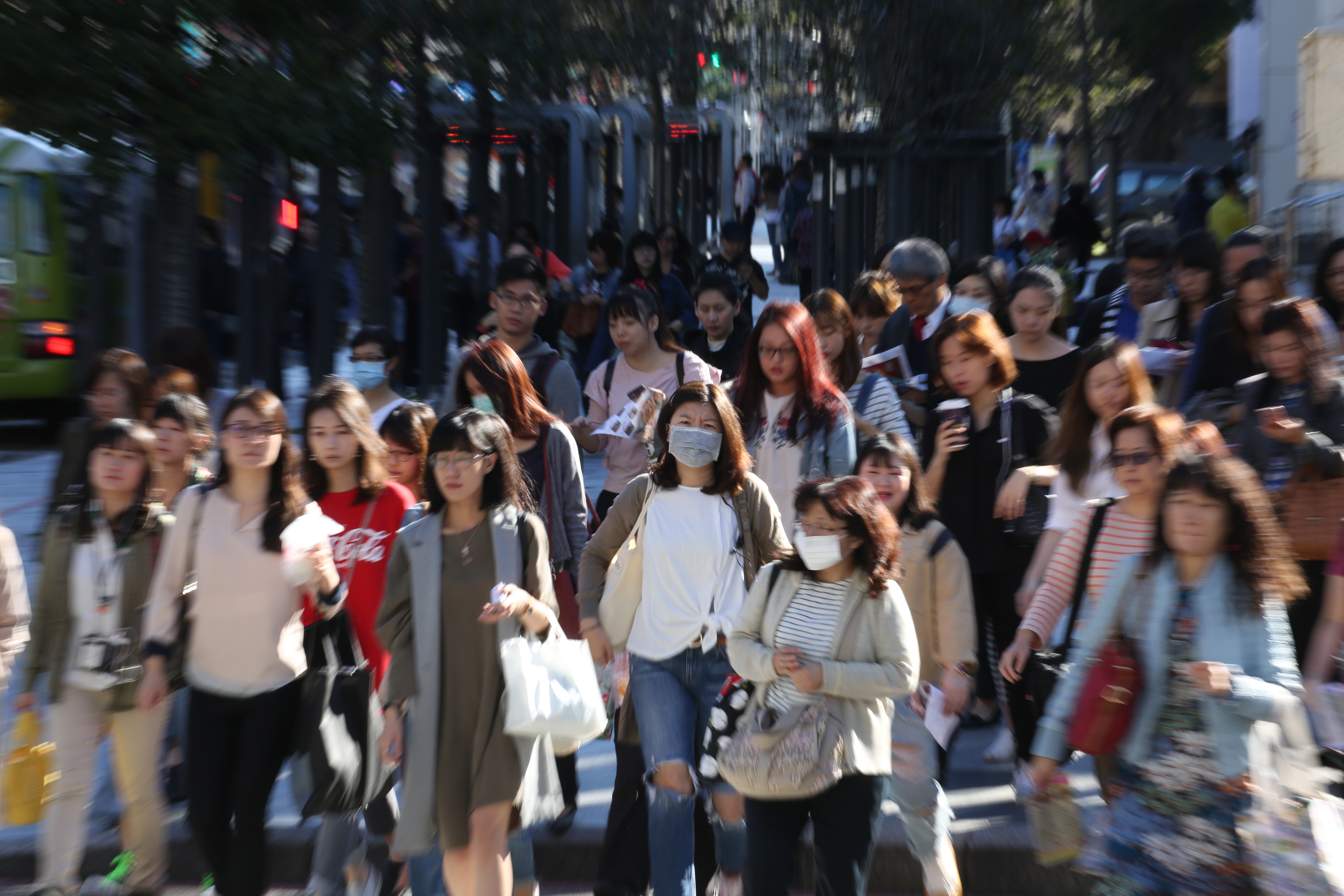 勞動部找來專家討論，認為週休三日方向雖好，但現階段施行有困難。（本刊資料照）