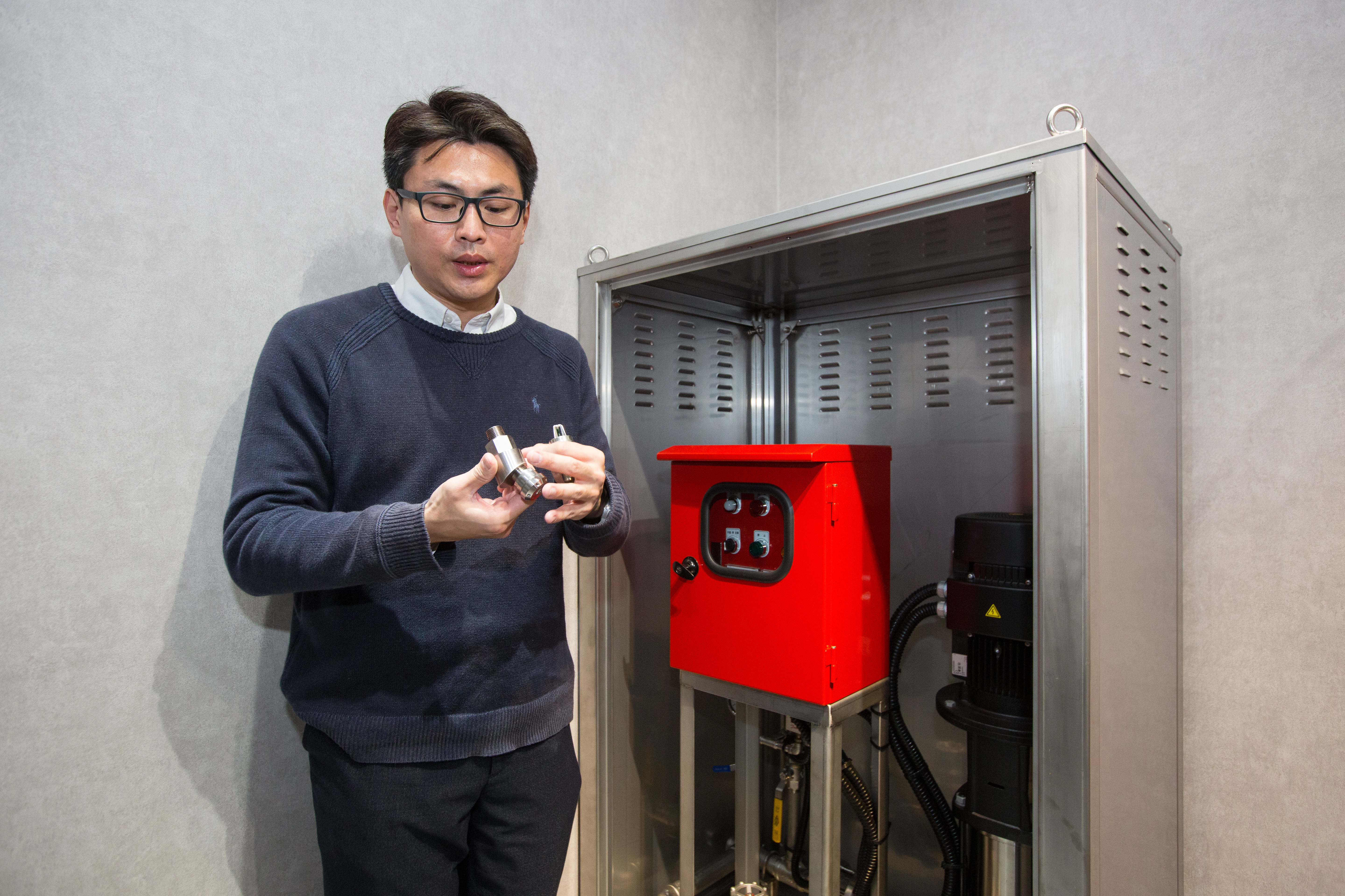 台灣細水霧學會理事長黃鴻勛指出，學會不斷提醒台電公司，指得標廠商檢附的細水霧設備的測試報告有諸多問題。