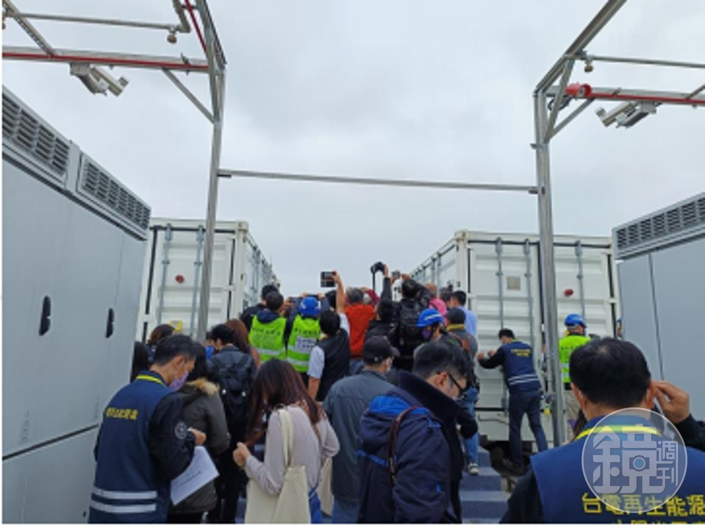 全台最大的「南鹽田」光電場之細水霧消防設備,遭指控廠商報告過期、設備規格有嚴重瑕疵。(讀者提供)