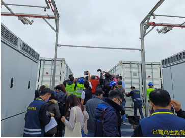 全台最大的「南鹽田」光電場之細水霧消防設備，遭指控廠商報告過期、設備規格有嚴重瑕疵。（讀者提供）