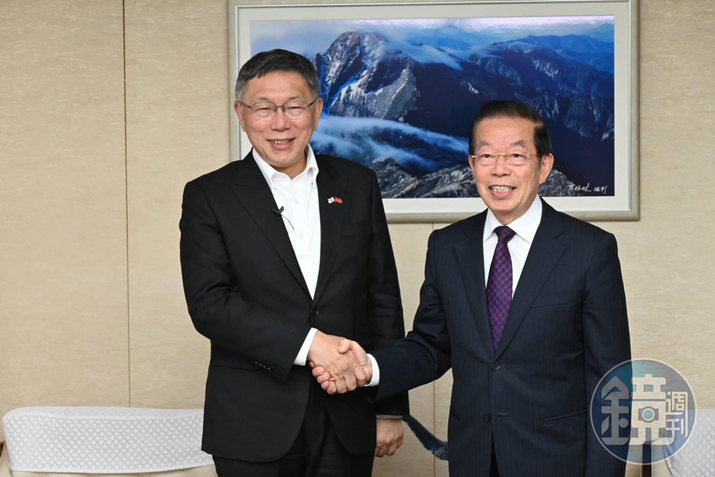 民眾黨主席柯文哲近期赴日進行訪問行程，昨前往駐日代表處拜會駐日代表謝長廷。（翻攝謝長廷臉書）