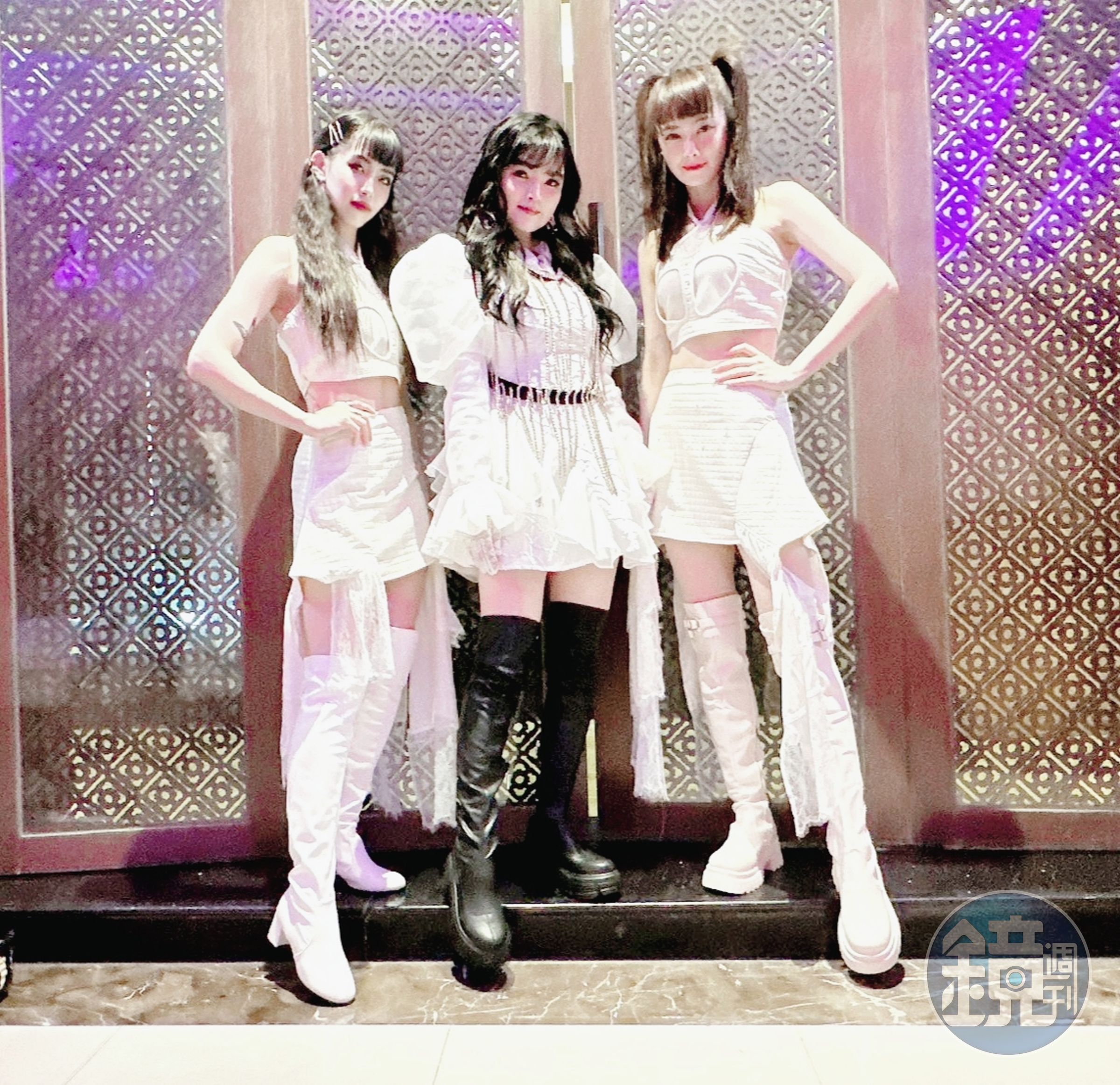 談詩玲拍電音舞曲〈啵啵跳〉MV,化身美少女戰士,與舞群狂跳50遍熱舞。(豪記唱片提供)