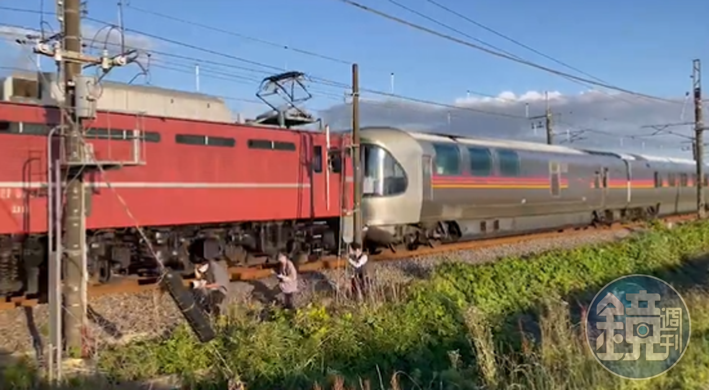 鐵道迷為拍JR豪華臥鋪列車,硬闖軌道不要命!警方展開調查。(翻自推特)