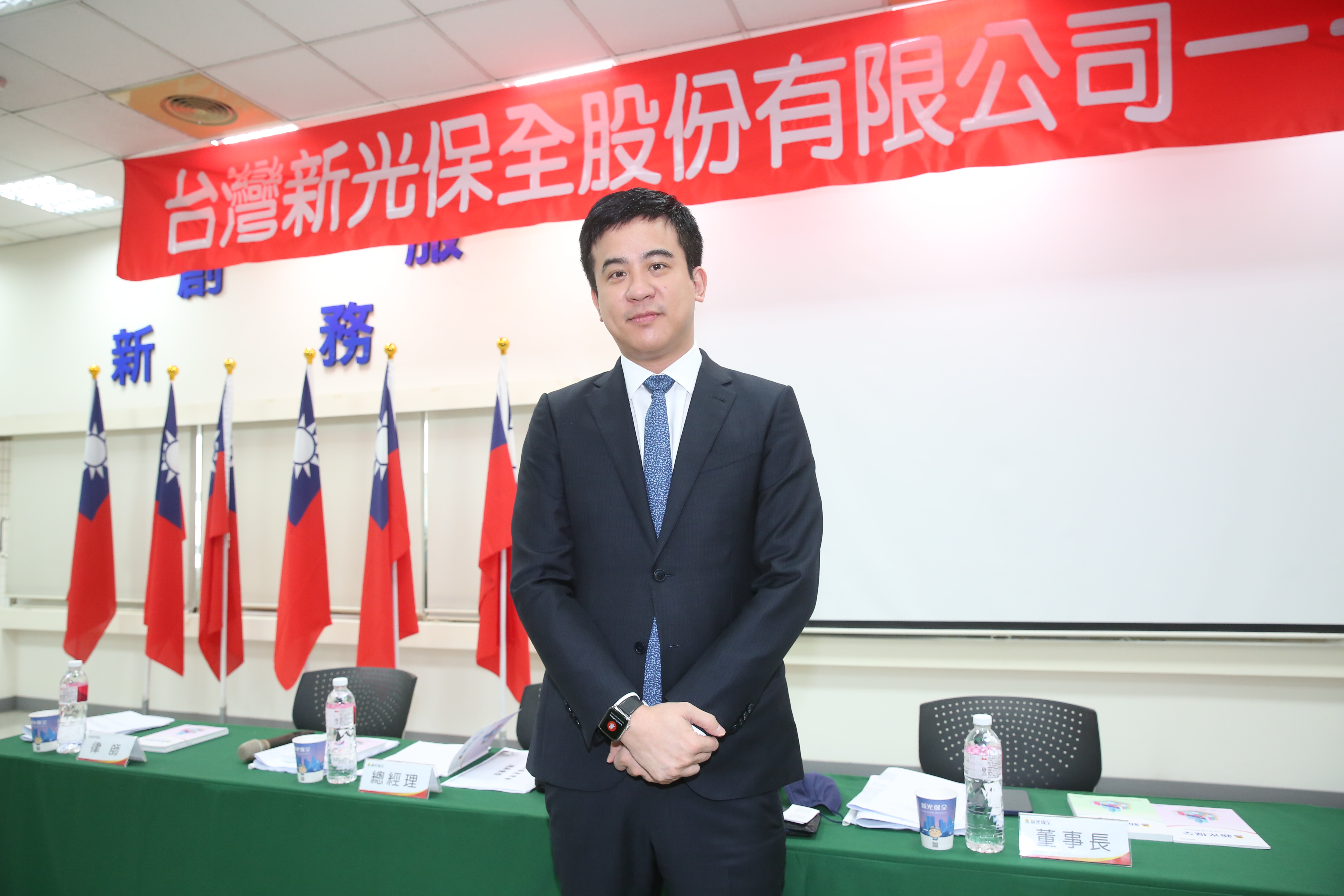 新光保全舉行股東會，吳昕東向股東說會長期持股新光金。