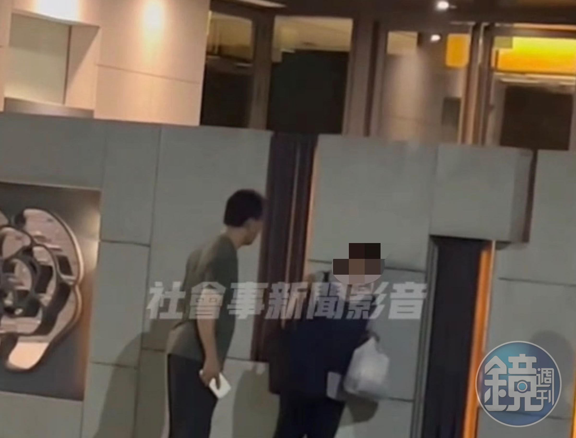男子不堪張女尖叫聲擾人,上前制止反引來張女更高分貝呼喊。(翻攝自社會事新聞影音)